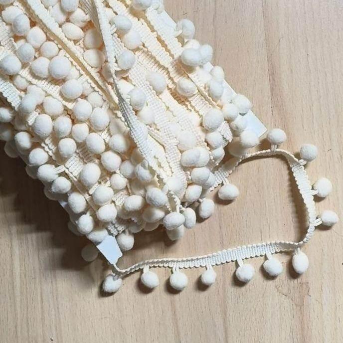 16 meters Pompon Trimming size 10+15mm (pompon's diameter +/- 10mm) #FLO4660 - ACCESSOIRES LEDUC BV