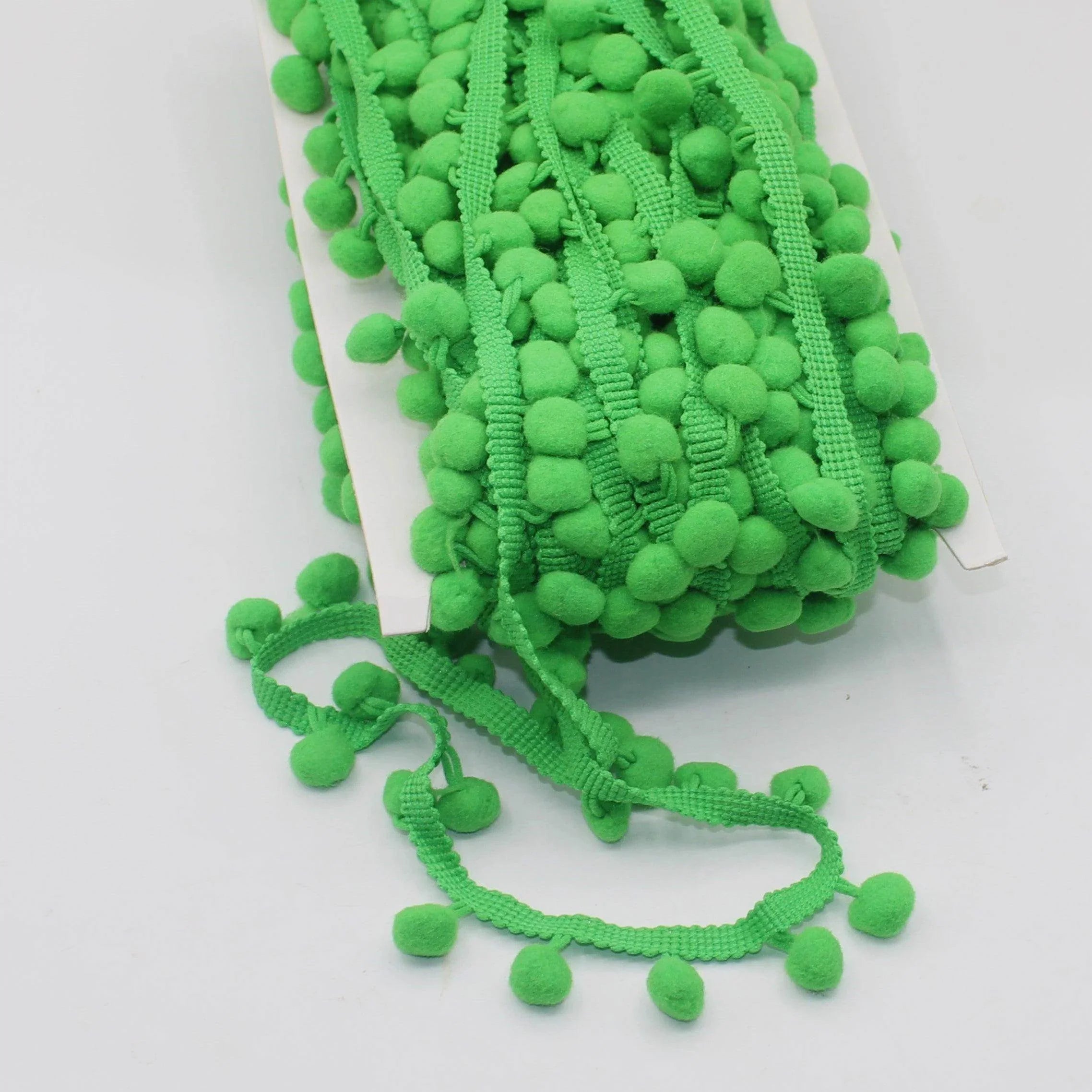 16 meters Pompon Trimming size 10+15mm (pompon's diameter +/- 10mm) #FLO4660 - ACCESSOIRES LEDUC BV
