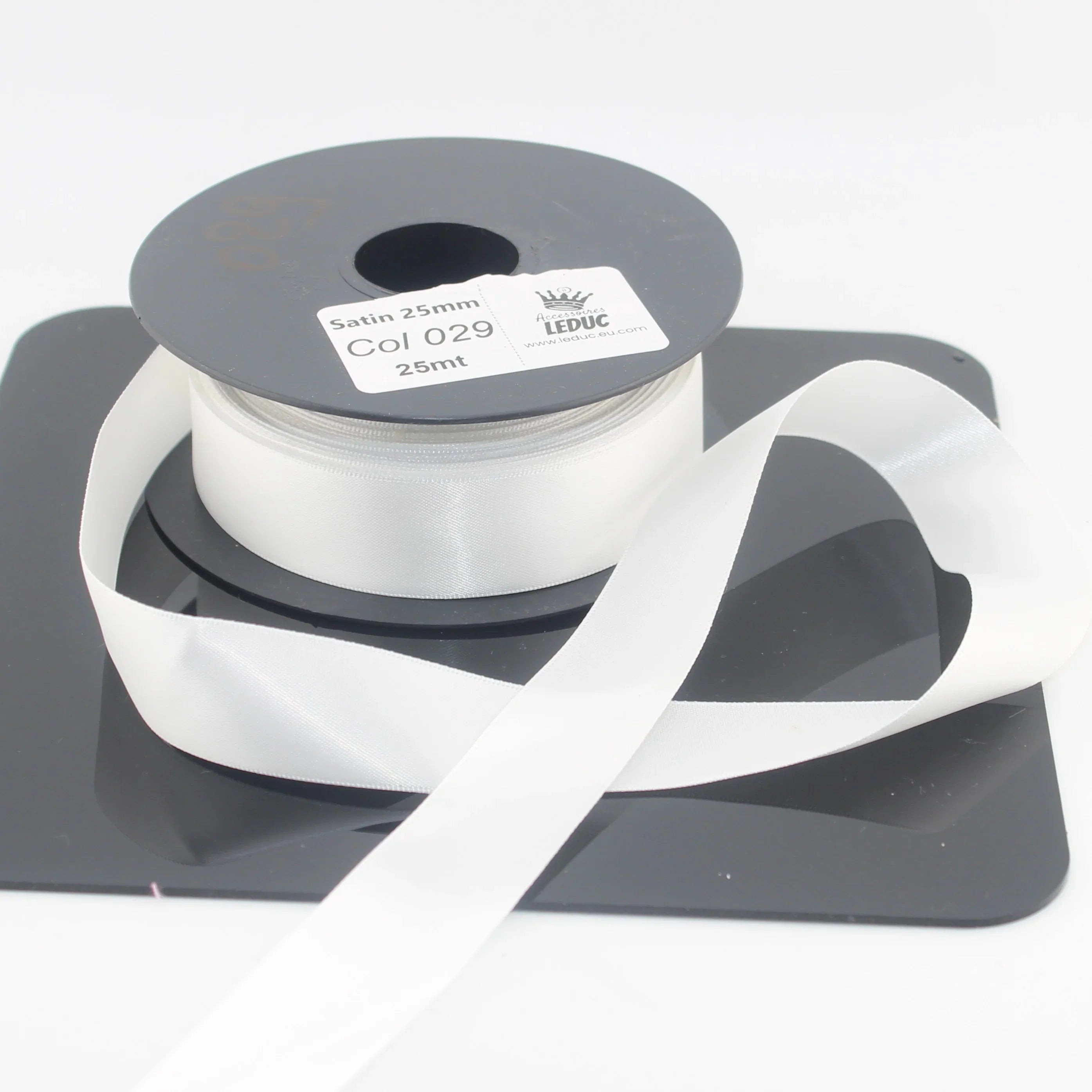 Deluxe Double Sided Satin 15mm,25mm or 38mm - 25 meters - ACCESSOIRES LEDUC BV