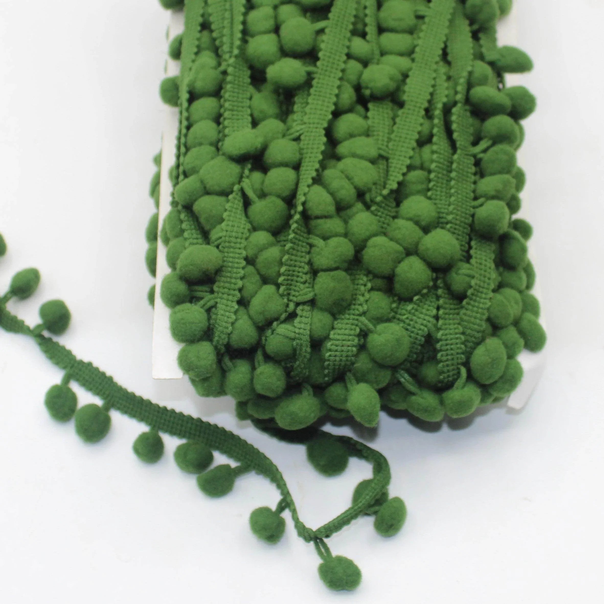 16 meters Pompon Trimming size 10+15mm (pompon's diameter +/- 10mm) #FLO4660 - ACCESSOIRES LEDUC BV