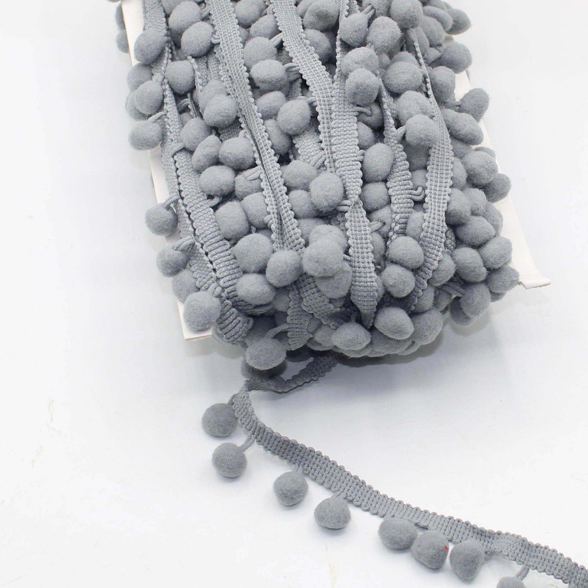 16 meters Pompon Trimming size 10+15mm (pompon's diameter +/- 10mm) #FLO4660 - ACCESSOIRES LEDUC BV