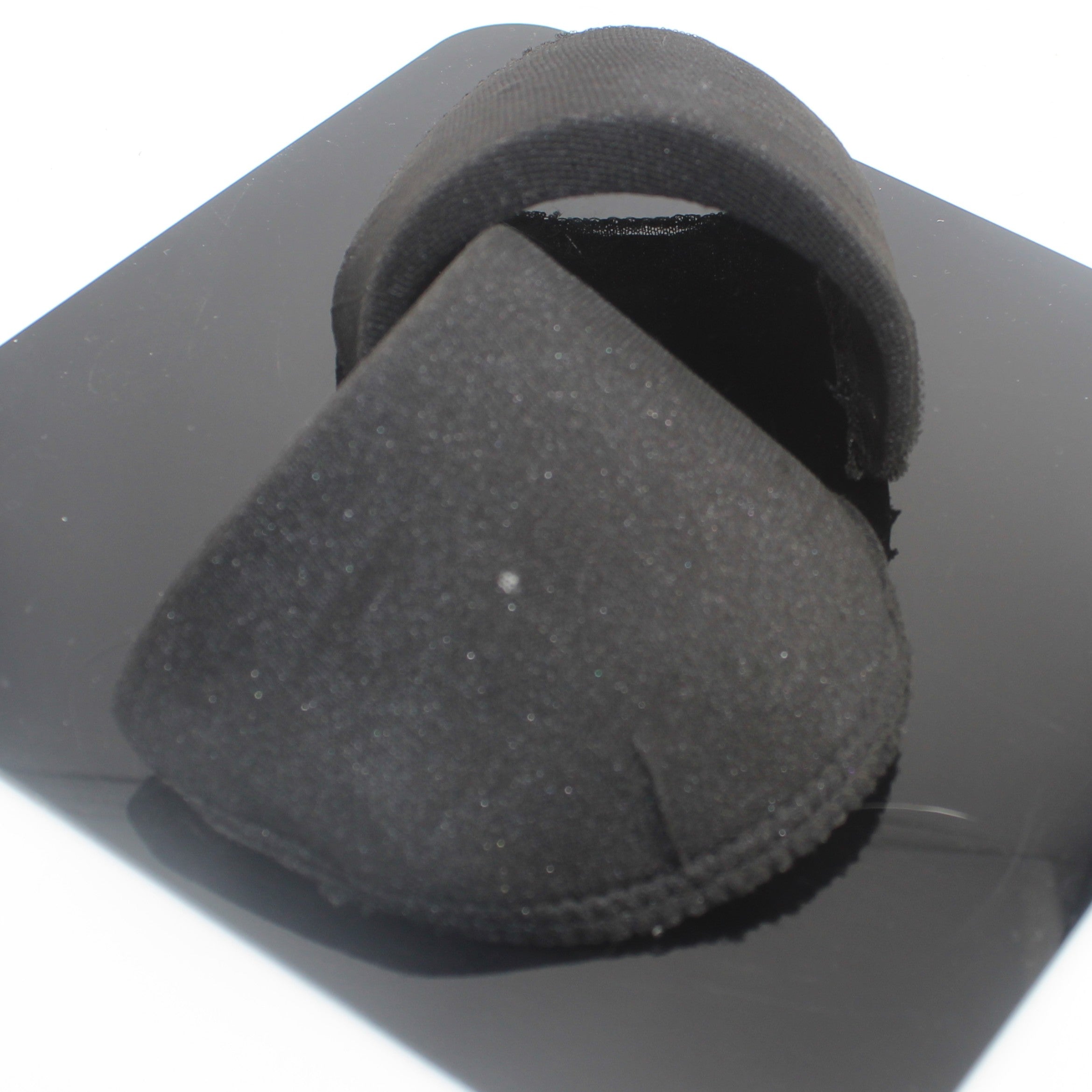 1 pair of Shoulder Pads, in Black or White, size 9x15cm