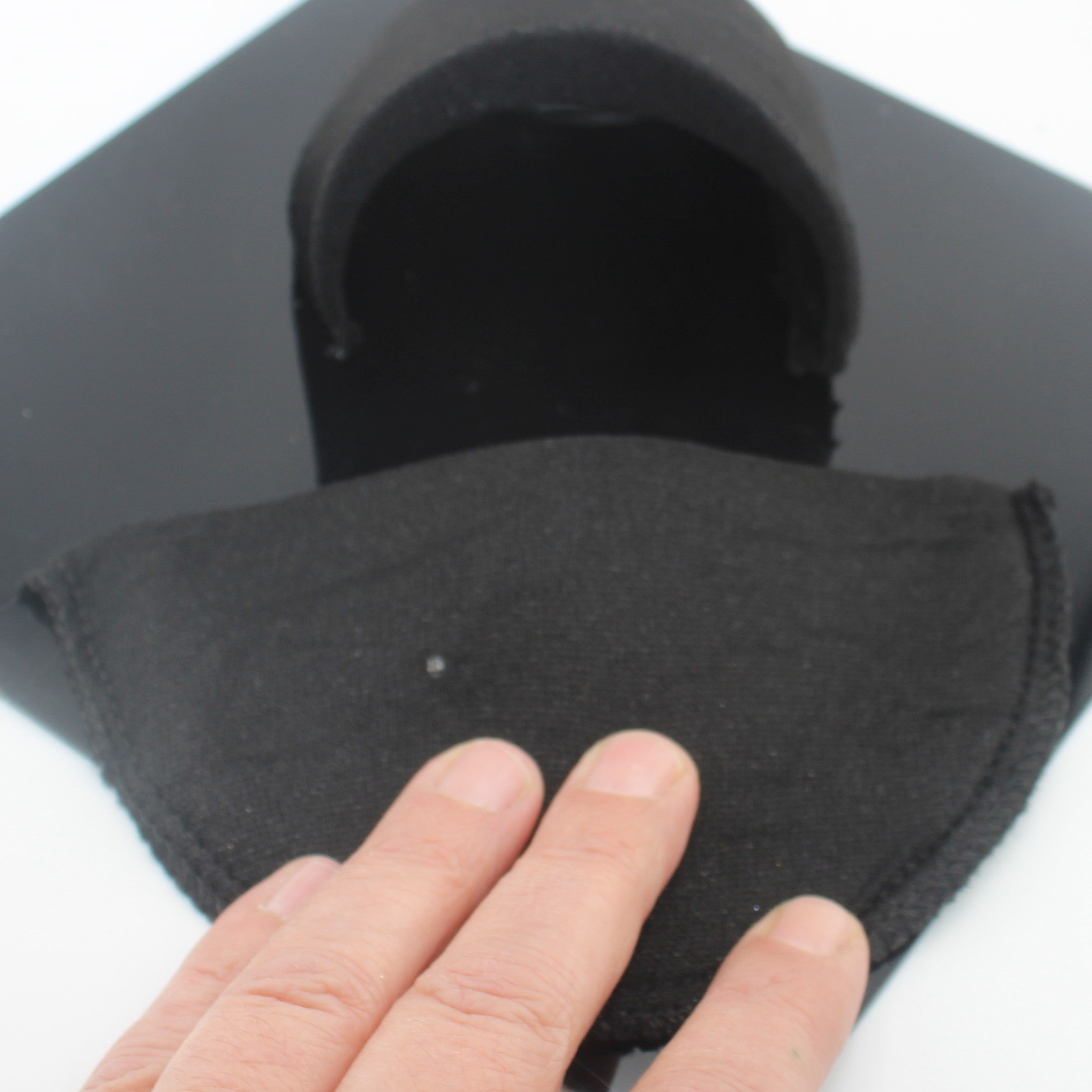 1 pair of Shoulder Pads, in Black or White, size 9x15cm