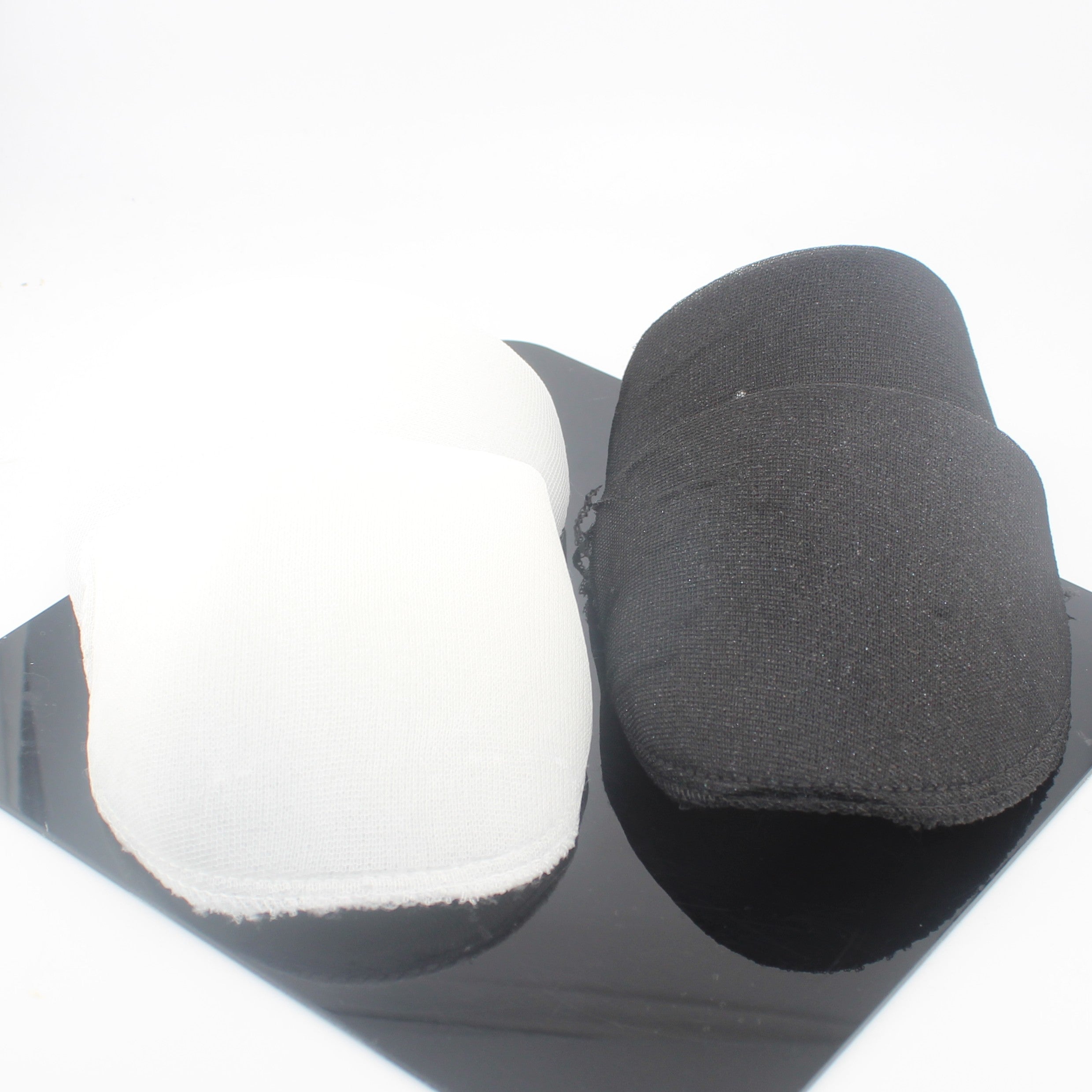 1 pair of Shoulder Pads, in Black or White, size 9x15cm