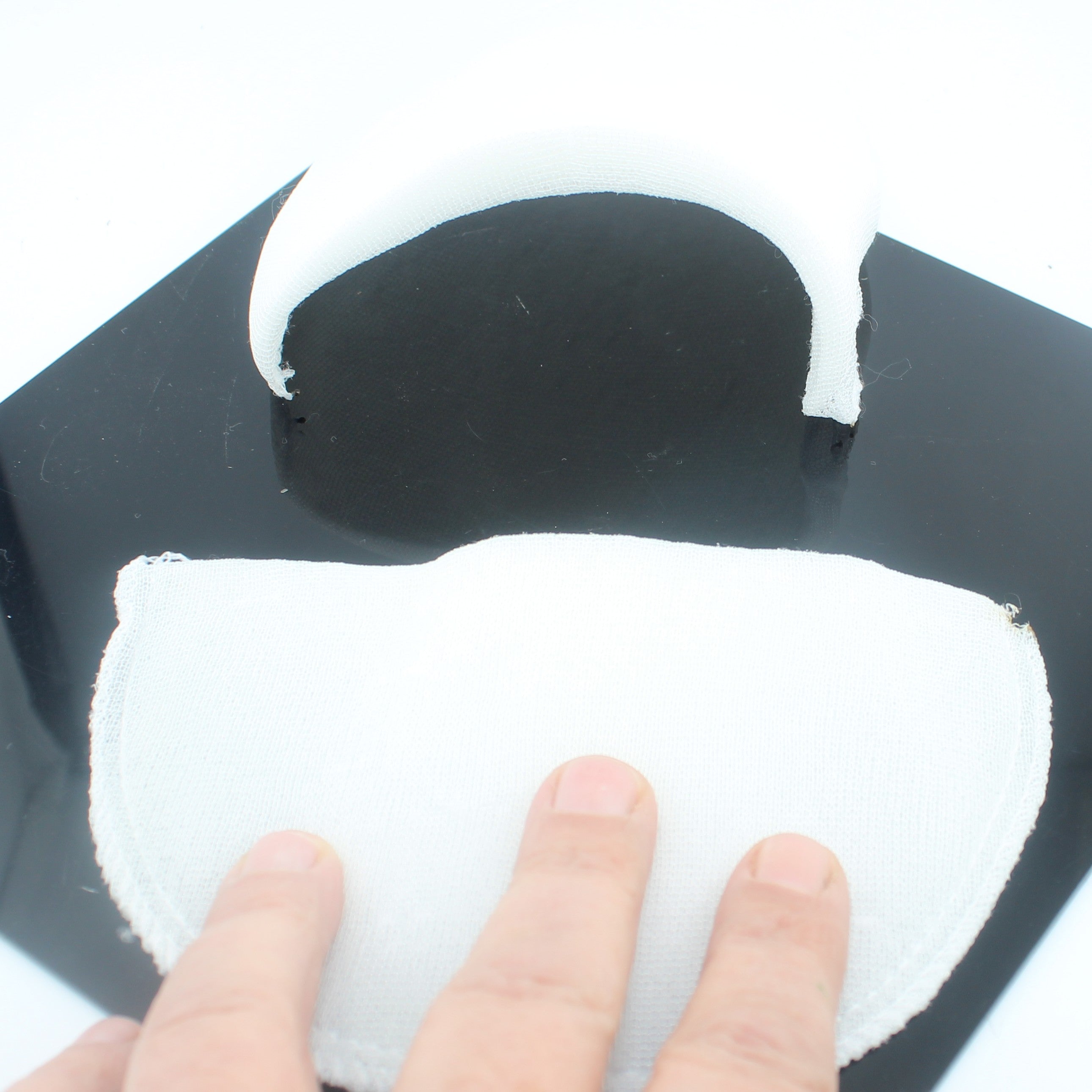 1 pair of Shoulder Pads, in Black or White, size 9x15cm