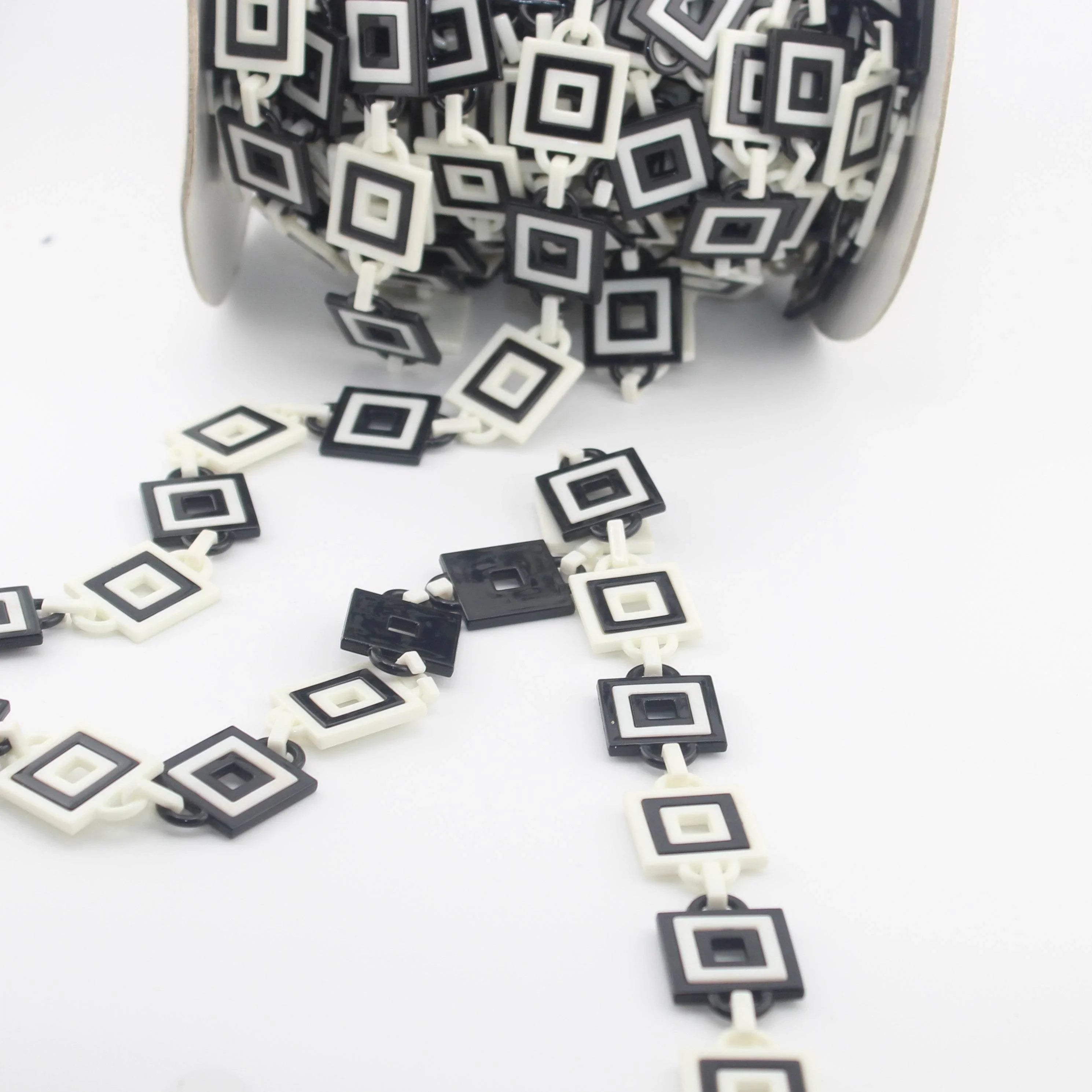 3 meter Trimming Black & Offwhite in Plastic (each square is 2*2cm) - ACCESSOIRES LEDUC BV