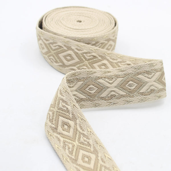 Ruban décoratif beige à motifs géométriques ACCESSOIRES LEDUC pour couture et artisanat