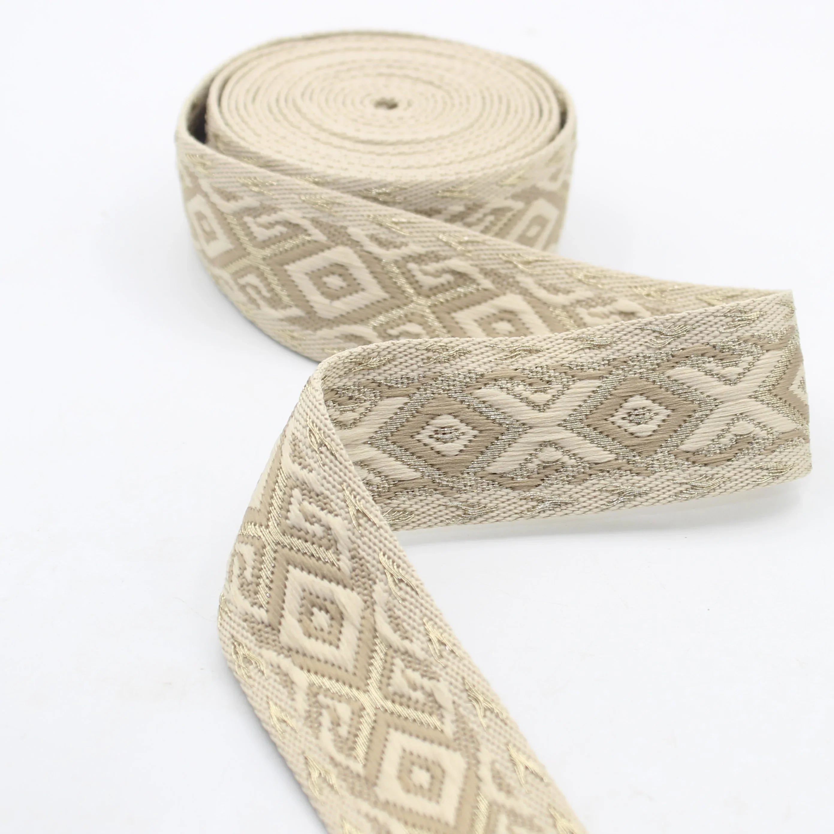 Ruban décoratif beige à motifs géométriques ACCESSOIRES LEDUC pour couture et artisanat