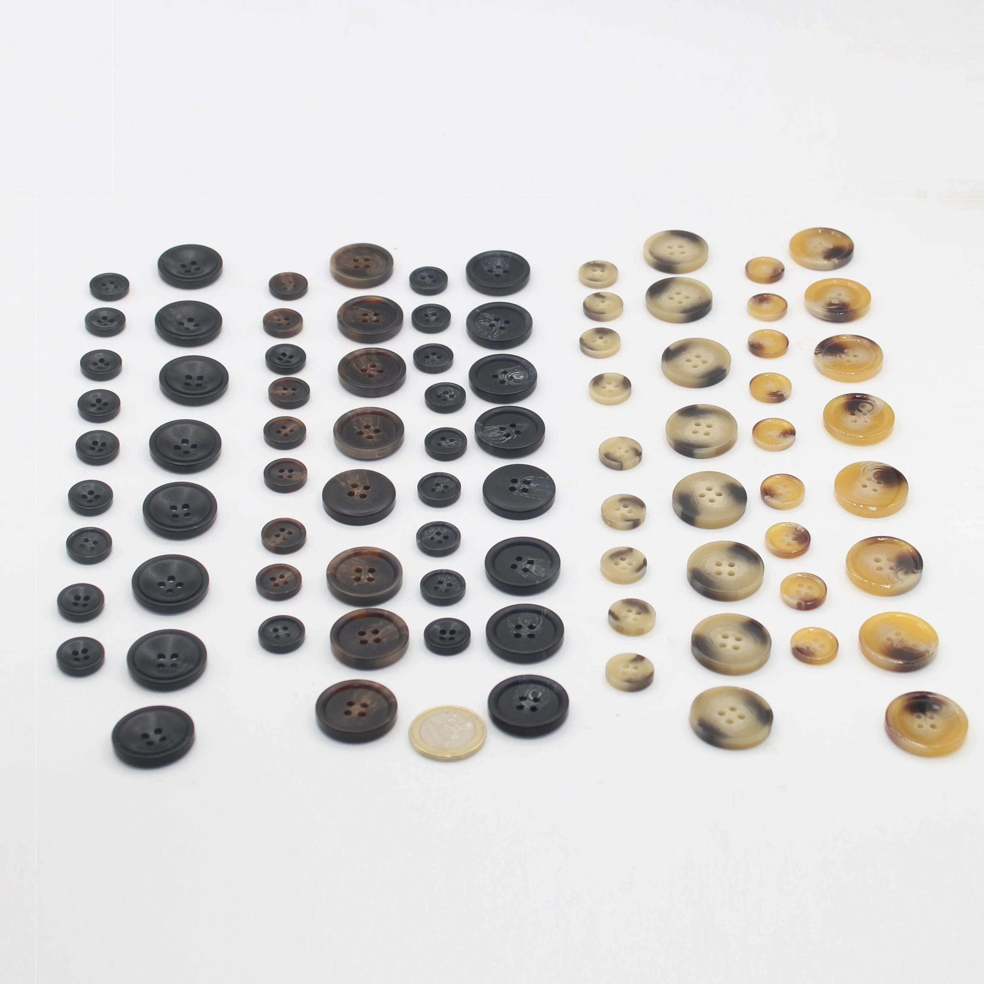 Bag of 85 buttons in 5 different colours, Size 25mm 8 pieces each, Size 15mm, 9 pieces each #VBN643 - ACCESSOIRES LEDUC BV