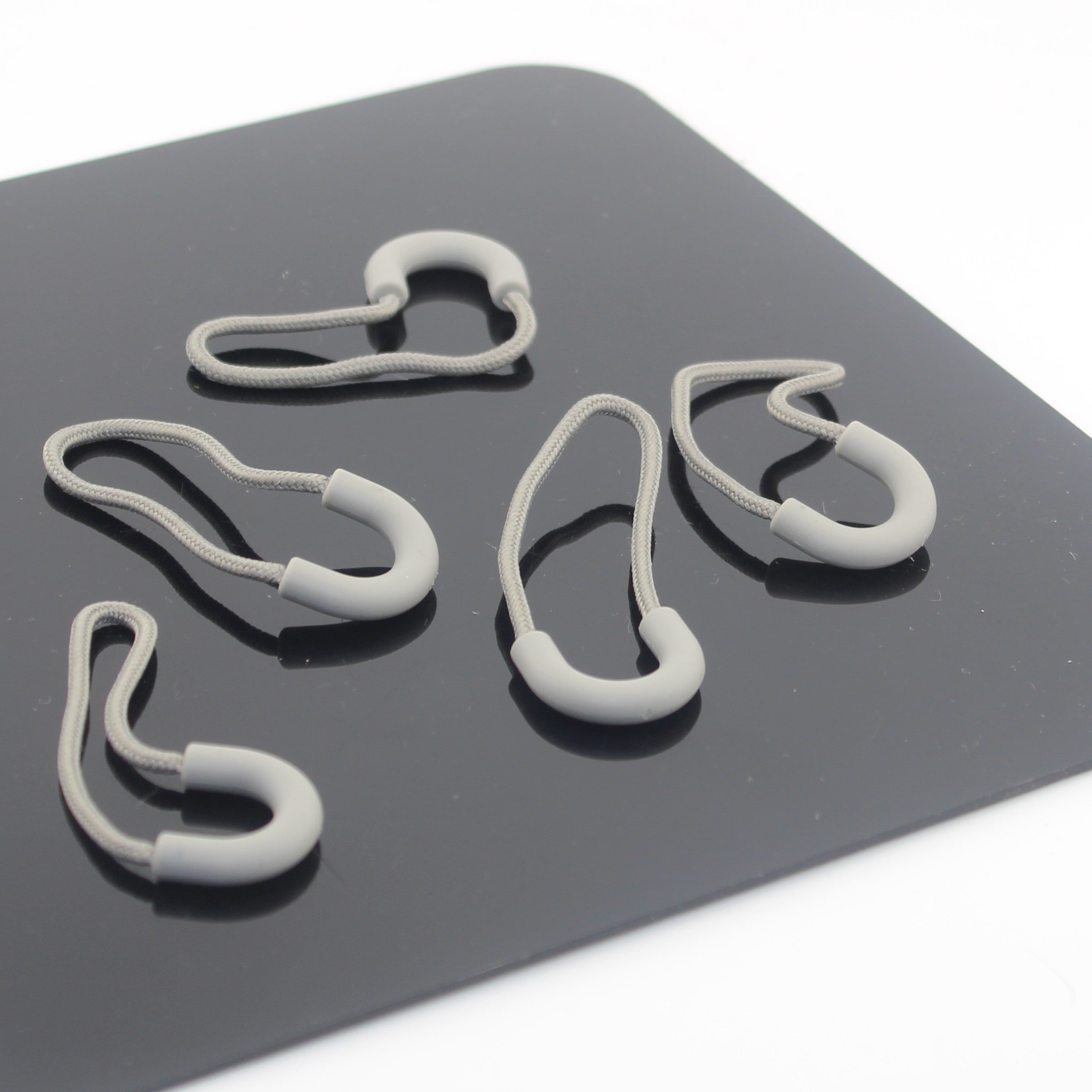 Round Loop Zip Pullers, available in different colours, 25x60mm