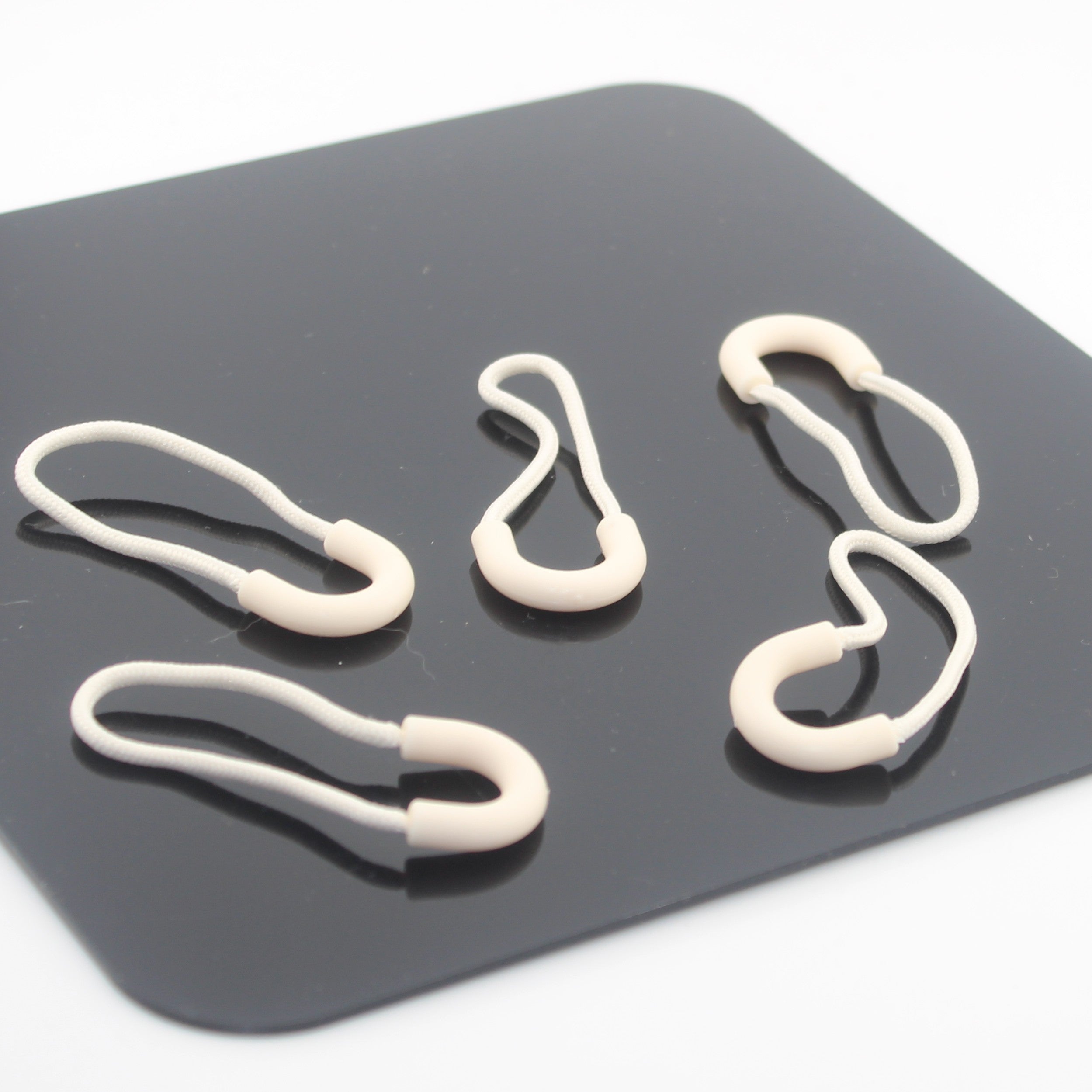 Round Loop Zip Pullers, available in different colours, 25x60mm