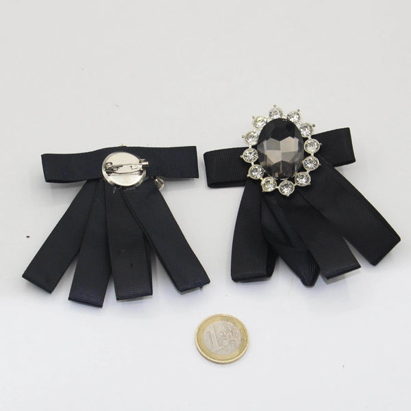 Set of 2 Bows with Safety Pin Black with Large Strass 7*9cm - ACCESSOIRES LEDUC BV