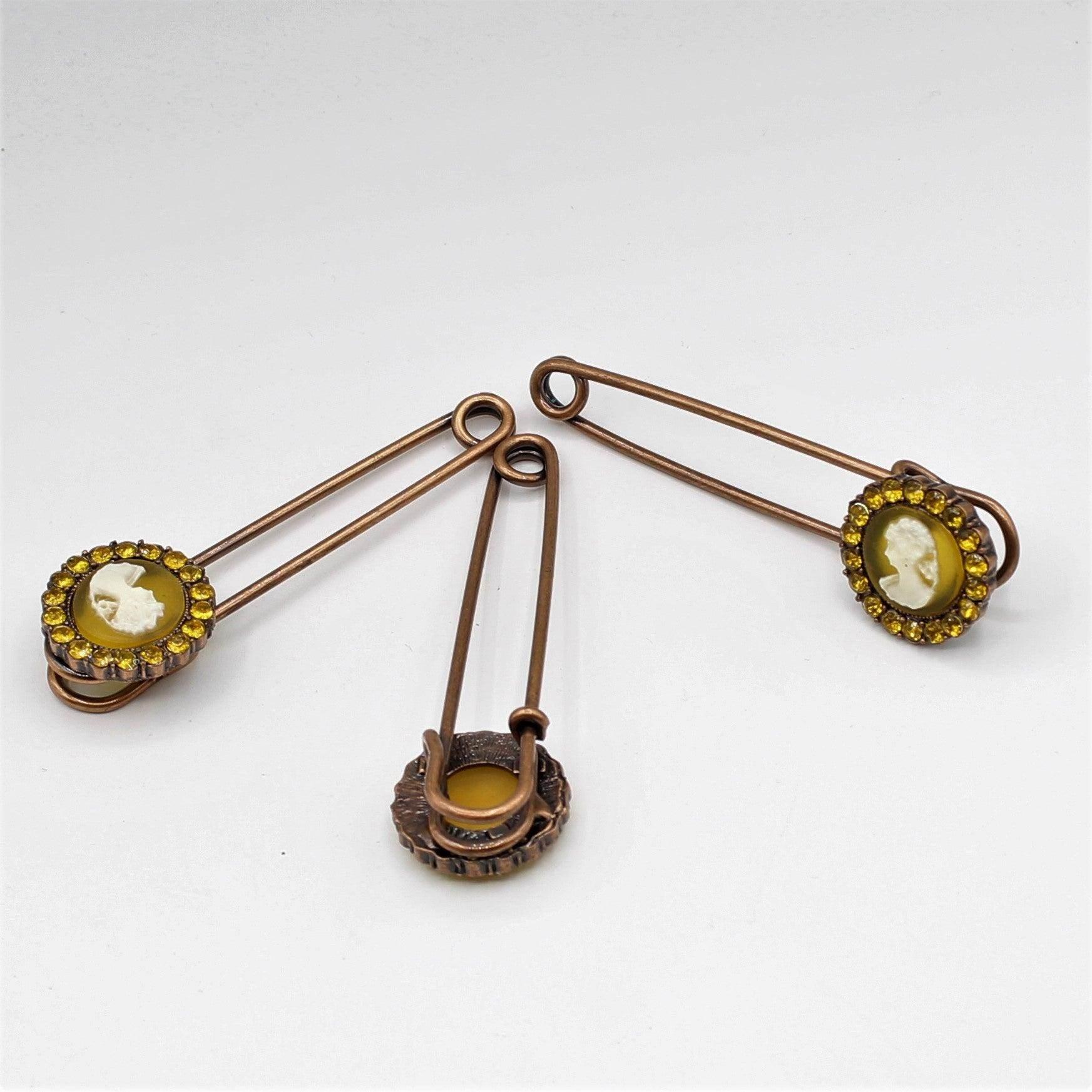 Kilt Pin with Strass (different colors) and Pattern of Lady 8cm#BRO2000 - ACCESSOIRES LEDUC BV