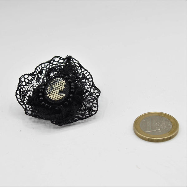 Vintage Black fabric decorative Brooch with a figure of a lady in the center with a pin - 45 mm - ACCESSOIRES LEDUC BV