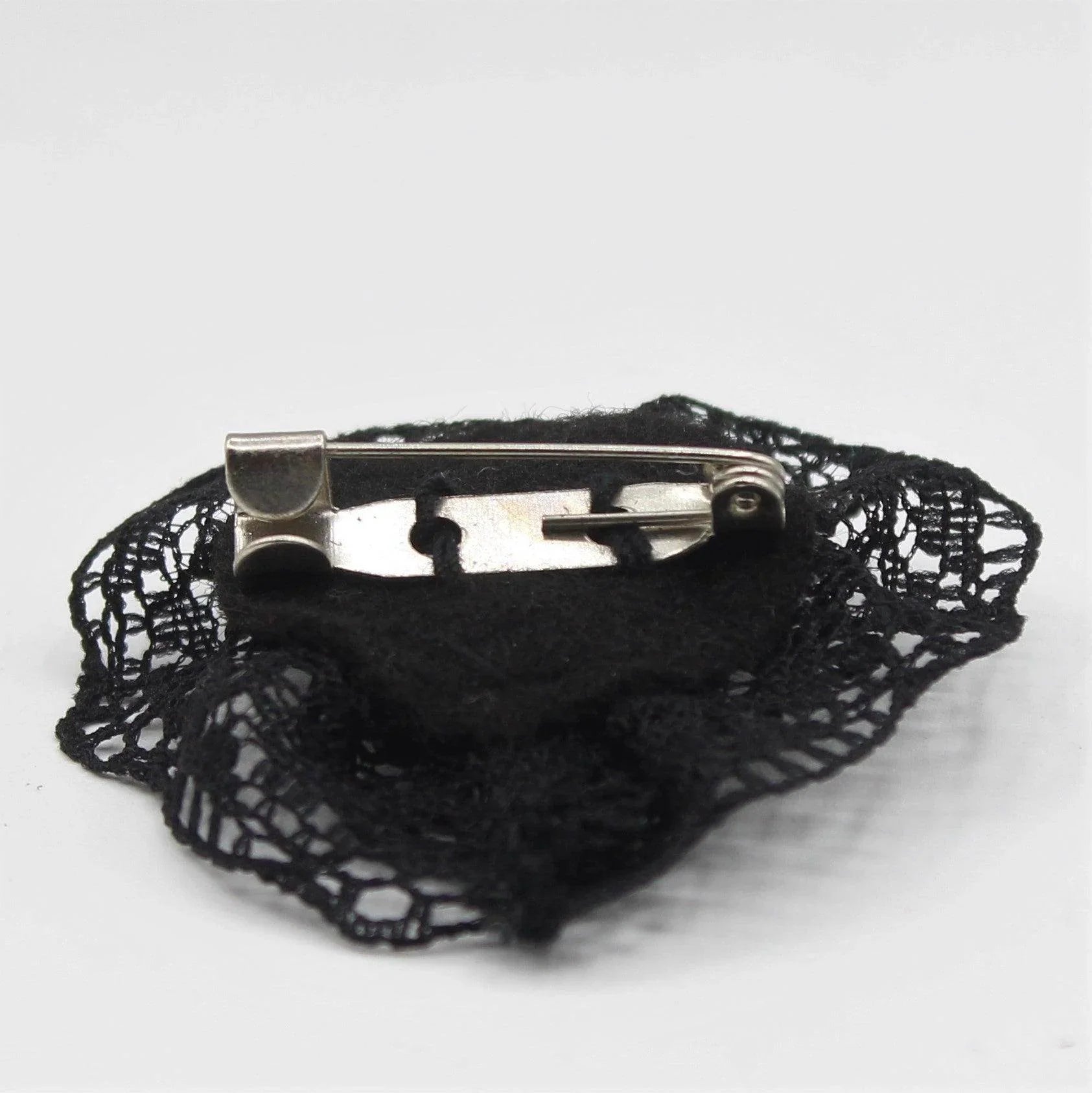 Vintage Black fabric decorative Brooch with a figure of a lady in the center with a pin - 45 mm - ACCESSOIRES LEDUC BV