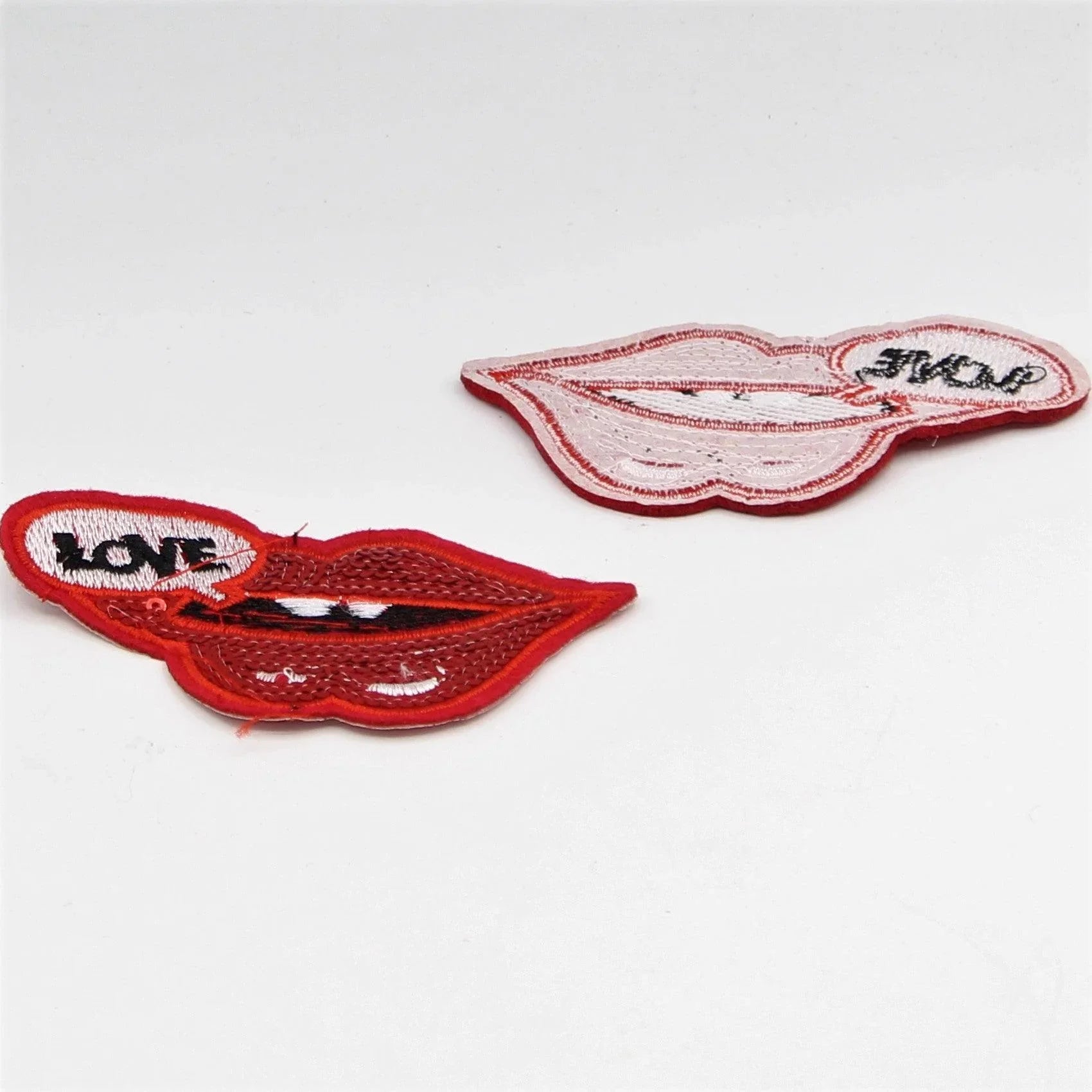 Set of 2 Red Patch Mouth saying "Love" with Sequins 9x5cm - ACCESSOIRES LEDUC