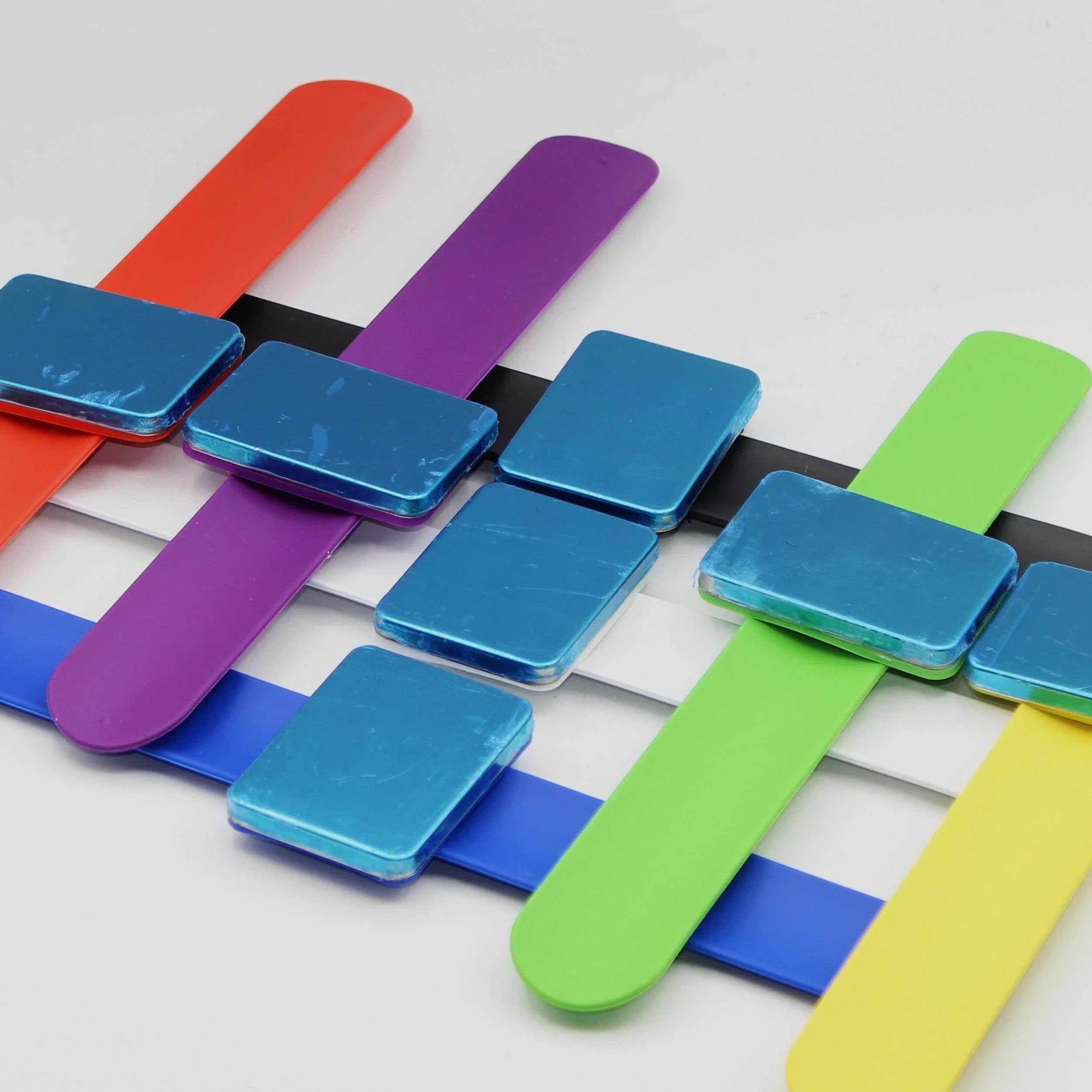 Multicolor Magnetic Bracelet, Sewing Pin Holder, Watchband Magnet, Pin Keeper, Wrist Pin Cushion, Sewing and Knitting Accessory - ACCESSOIRES LEDUC BV