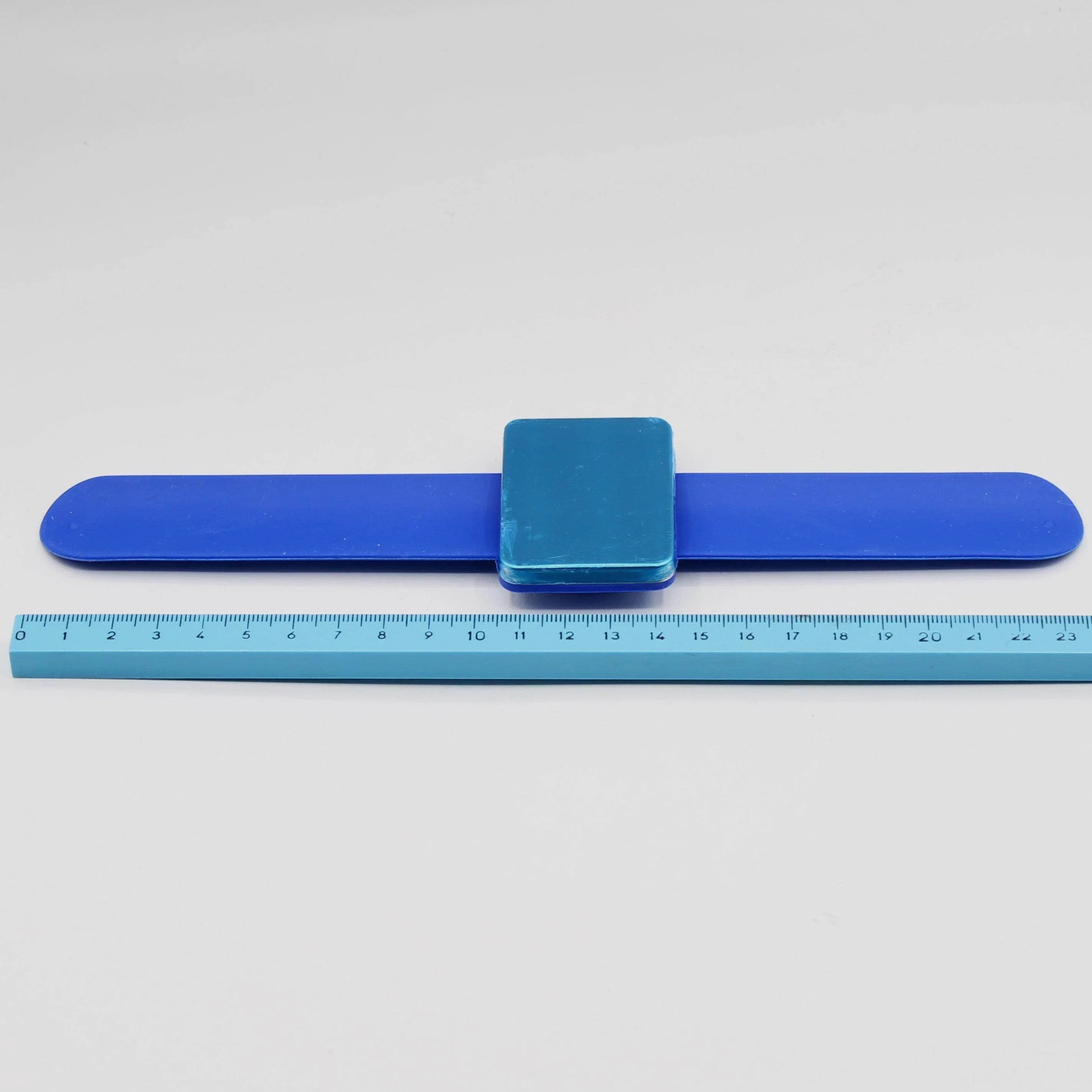 Multicolor Magnetic Bracelet, Sewing Pin Holder, Watchband Magnet, Pin Keeper, Wrist Pin Cushion, Sewing and Knitting Accessory - ACCESSOIRES LEDUC BV