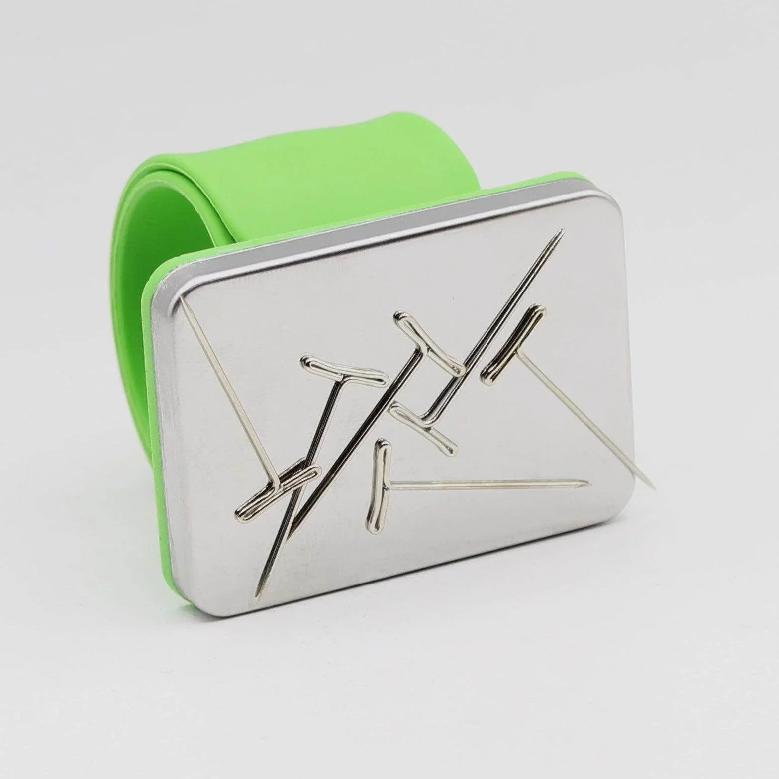 Multicolor Magnetic Bracelet, Sewing Pin Holder, Watchband Magnet, Pin Keeper, Wrist Pin Cushion, Sewing and Knitting Accessory - ACCESSOIRES LEDUC BV