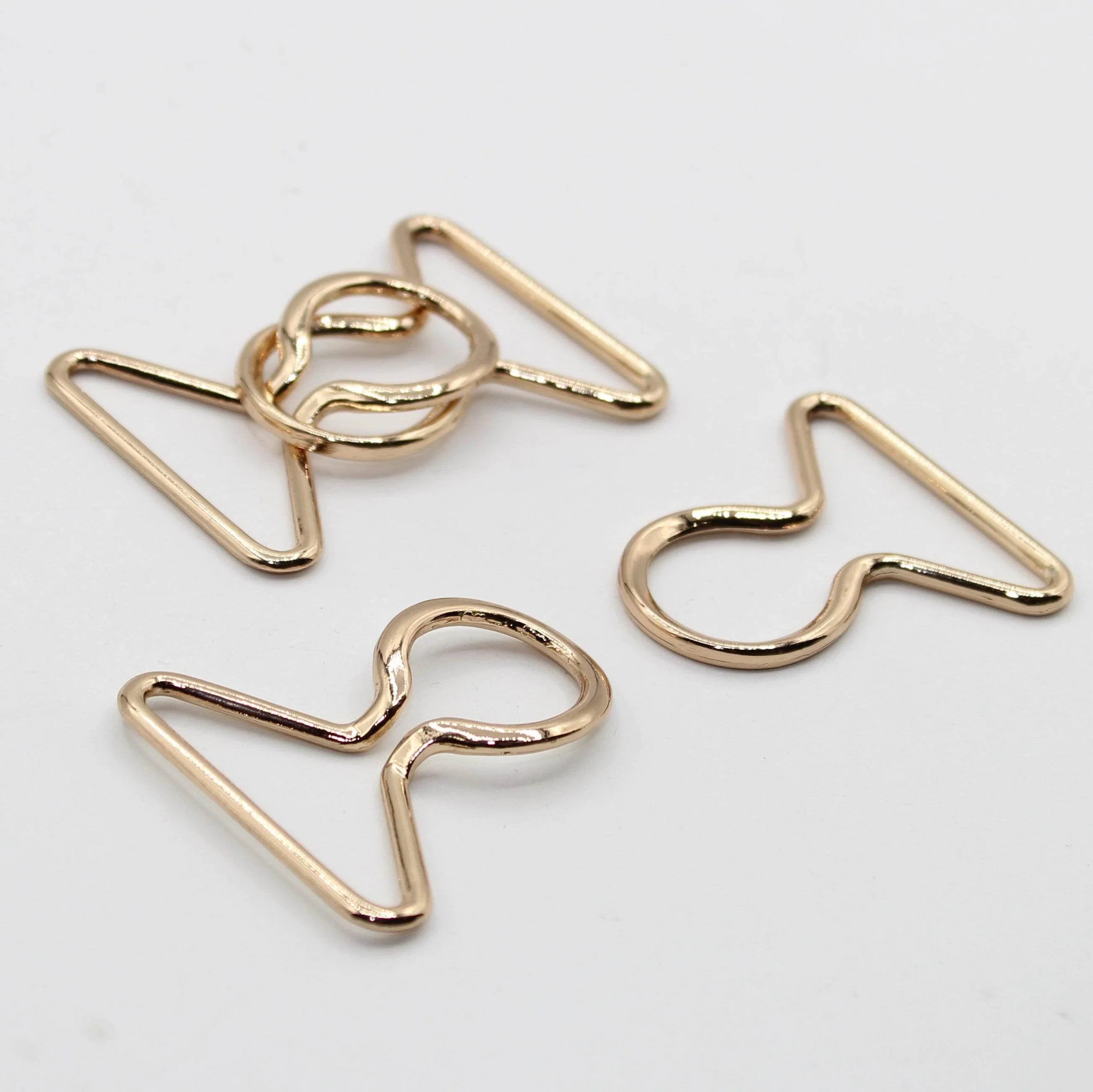 1 set Clipsable Crossed Buckles Gold, Gunmetal or Silver #BME3x03 - ACCESSOIRES LEDUC BV