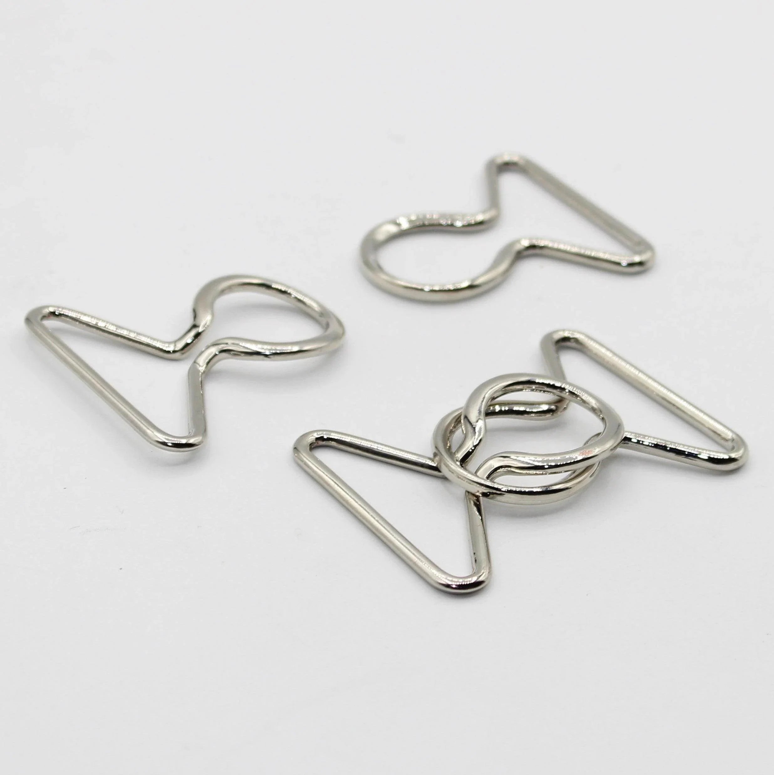 1 set Clipsable Crossed Buckles Gold, Gunmetal or Silver #BME3x03 - ACCESSOIRES LEDUC BV