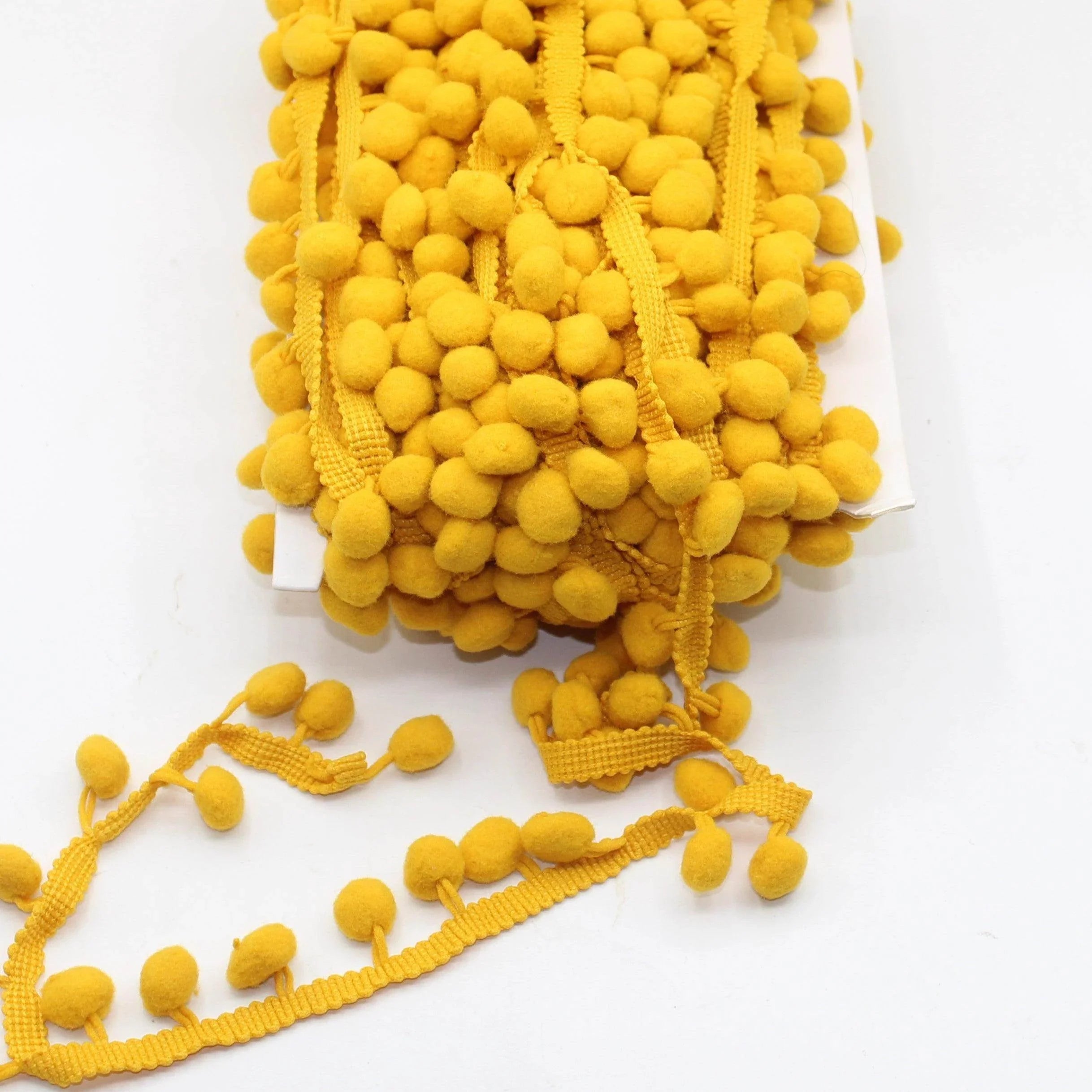 16 meters Pompon Trimming size 10+15mm (pompon's diameter +/- 10mm) #FLO4660 - ACCESSOIRES LEDUC BV