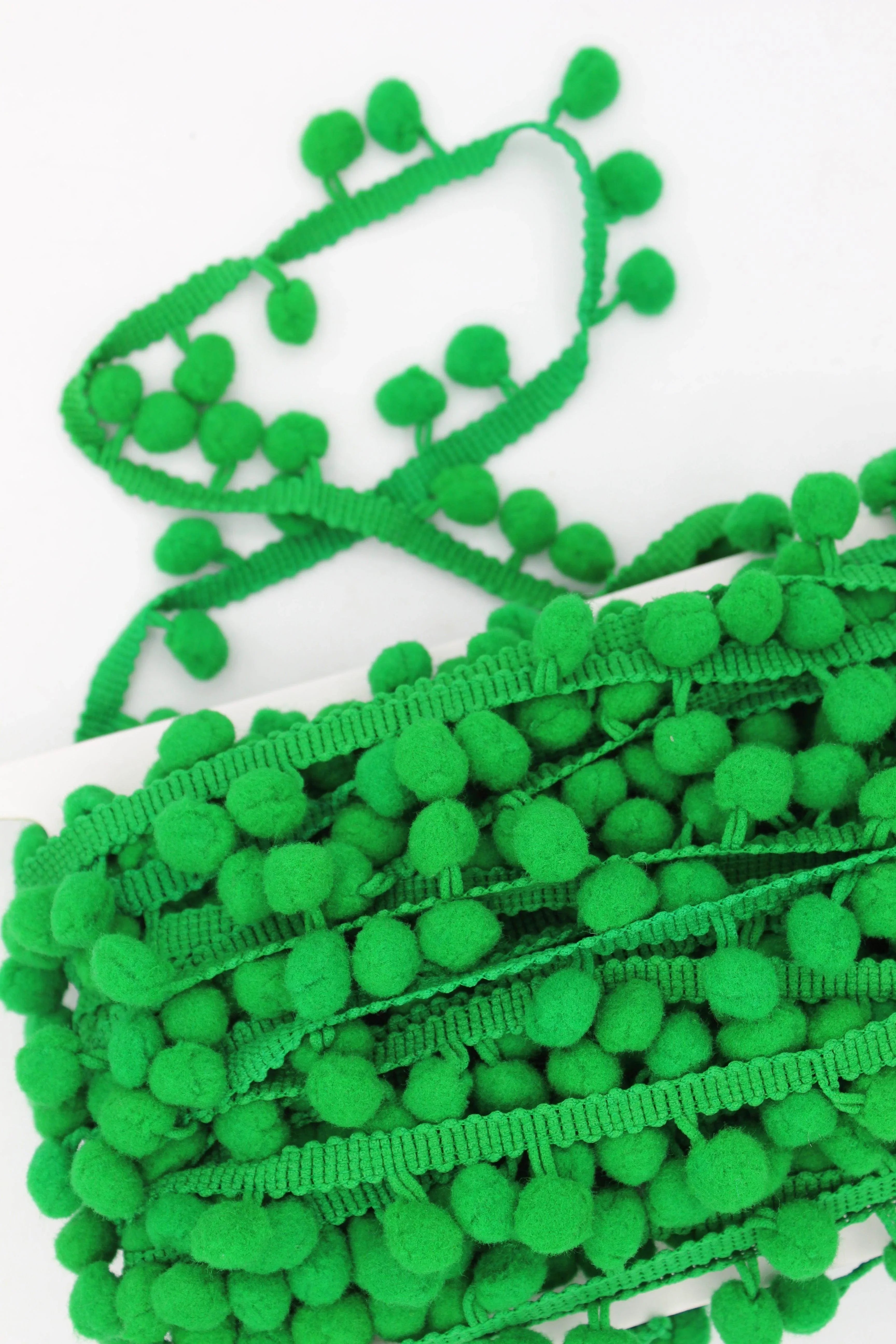 16 meters Pompon Trimming size 10+15mm (pompon's diameter +/- 10mm) #FLO4660 - ACCESSOIRES LEDUC BV