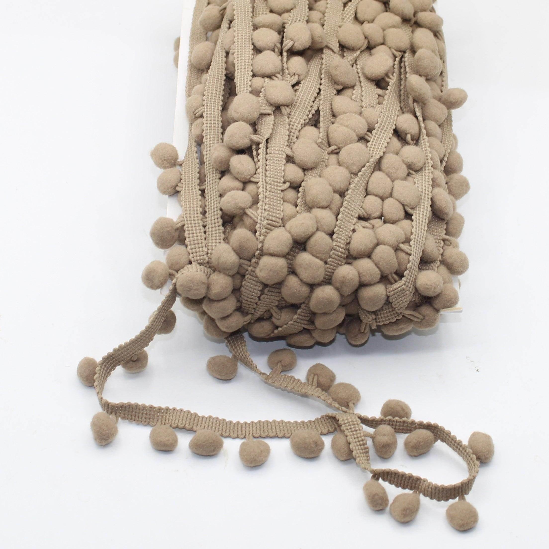 16 meters Pompon Trimming size 10+15mm (pompon's diameter +/- 10mm) #FLO4660 - ACCESSOIRES LEDUC BV