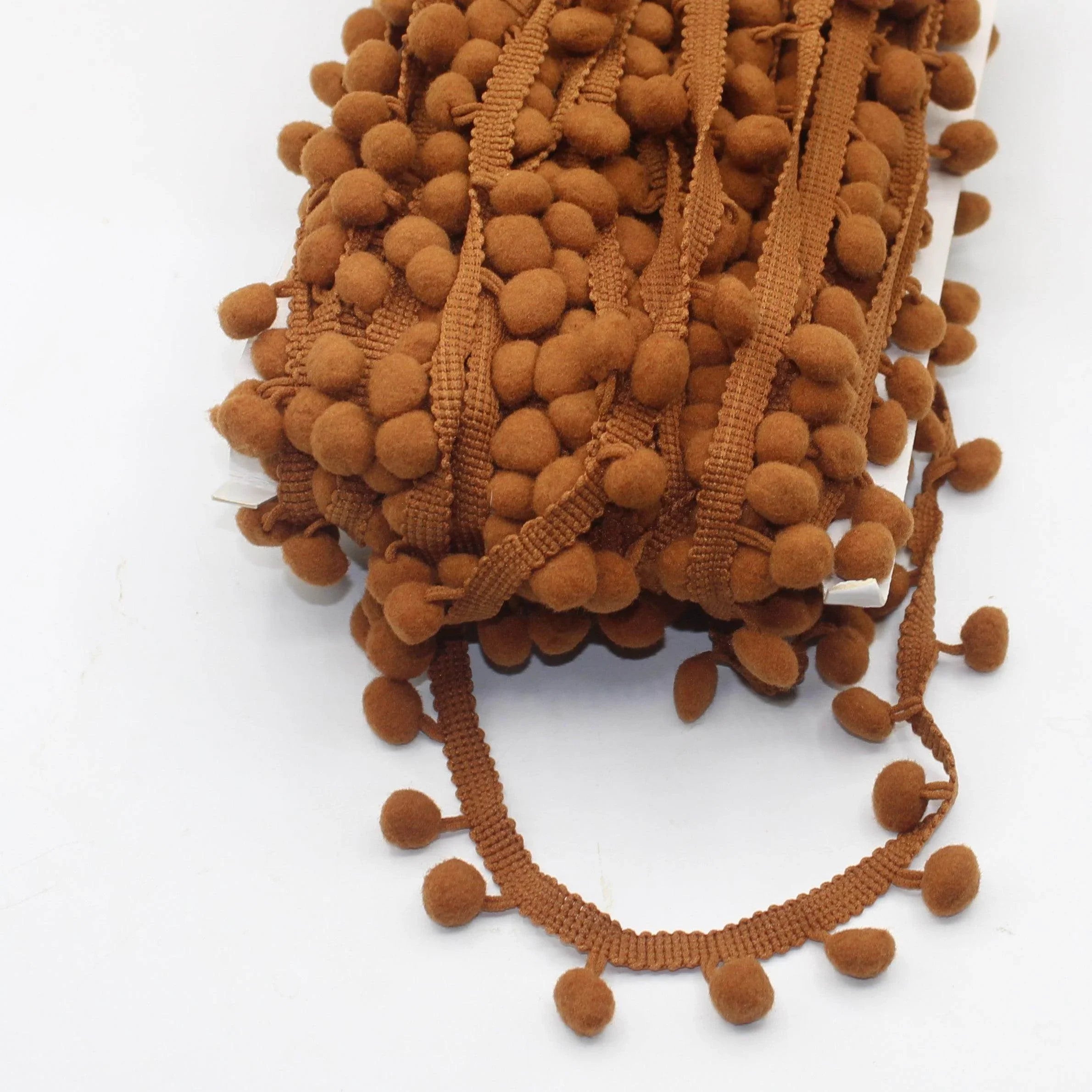 16 meters Pompon Trimming size 10+15mm (pompon's diameter +/- 10mm) #FLO4660 - ACCESSOIRES LEDUC BV