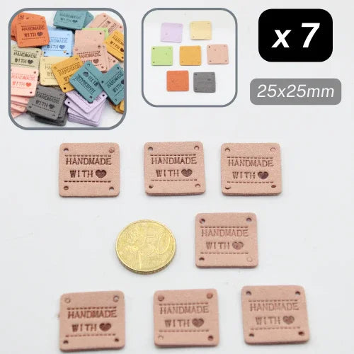 Étiquettes carrées cuir synthétique 25x25mm 'HANDMADE WITH ♥', accessoires couture LEDUC, lot de 7 couleurs.