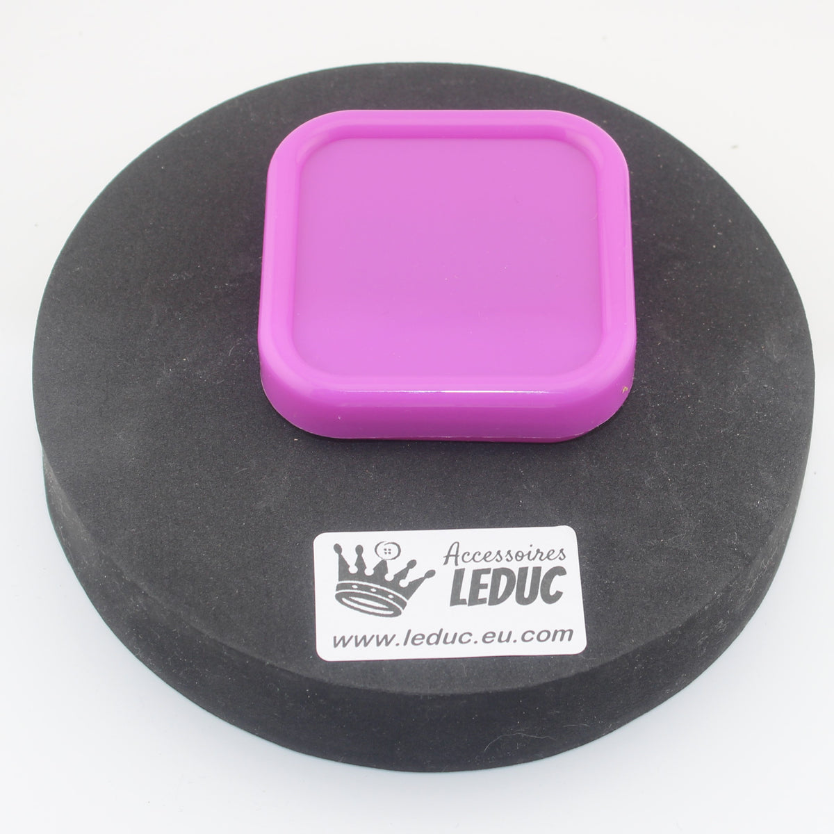 Square Magnetic Pin Cushion / Plastic Tray 8.5x8.5x2cm - ACCESSOIRES LEDUC BV