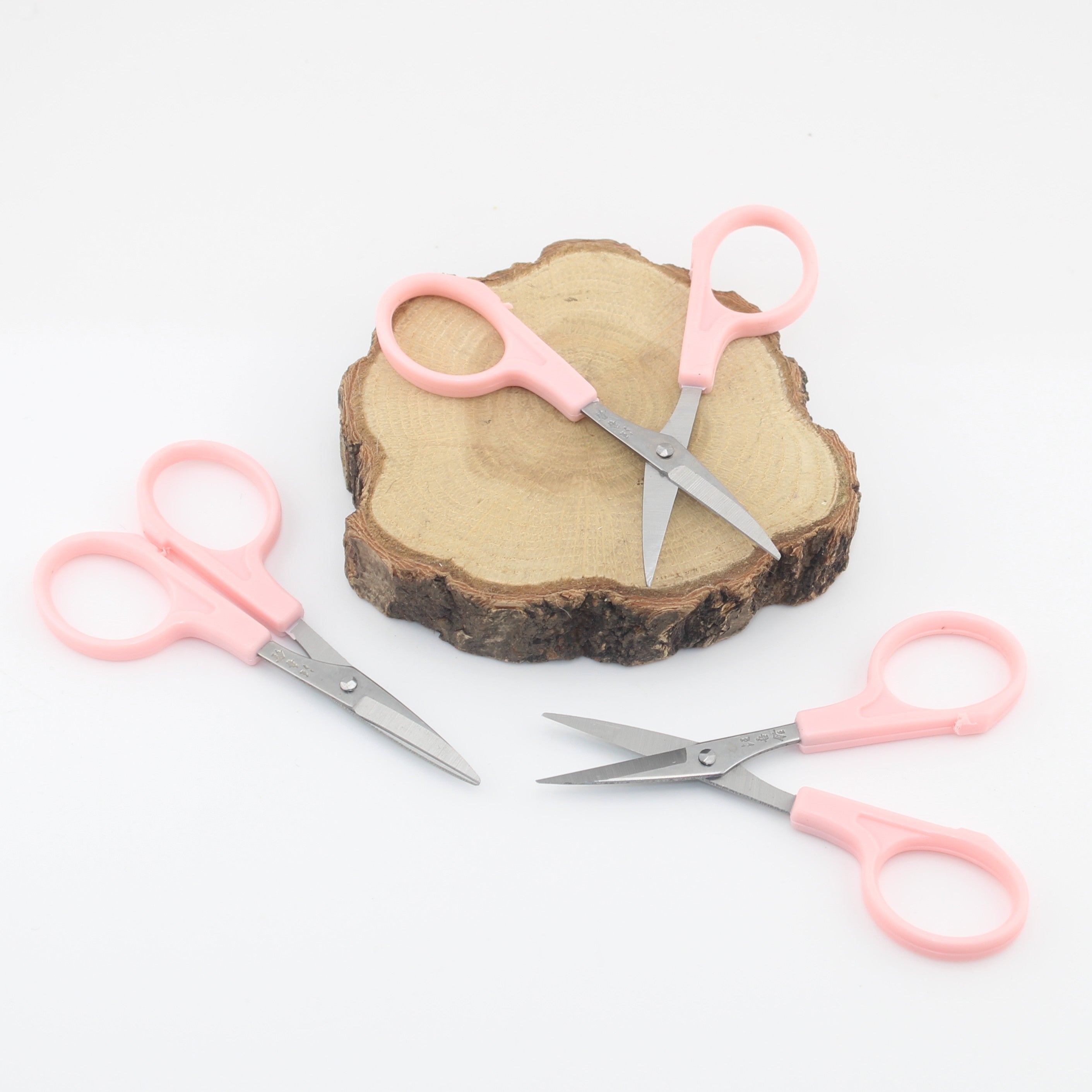 Embroidery Scissor with plastic handle colored pink 10cm