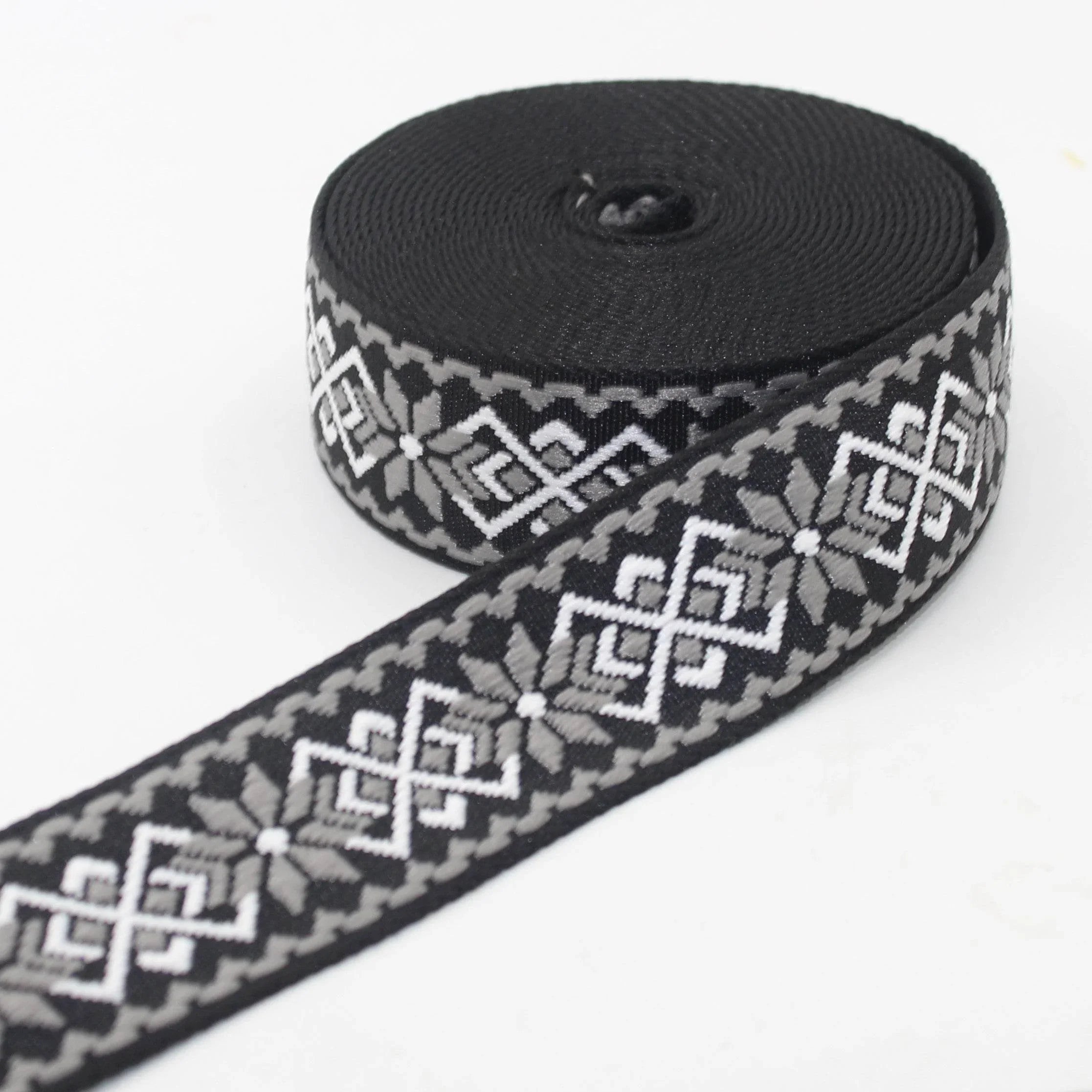 5 meters Ethnic Floral 38mm Webbing #RUB3568 - ACCESSOIRES LEDUC BV