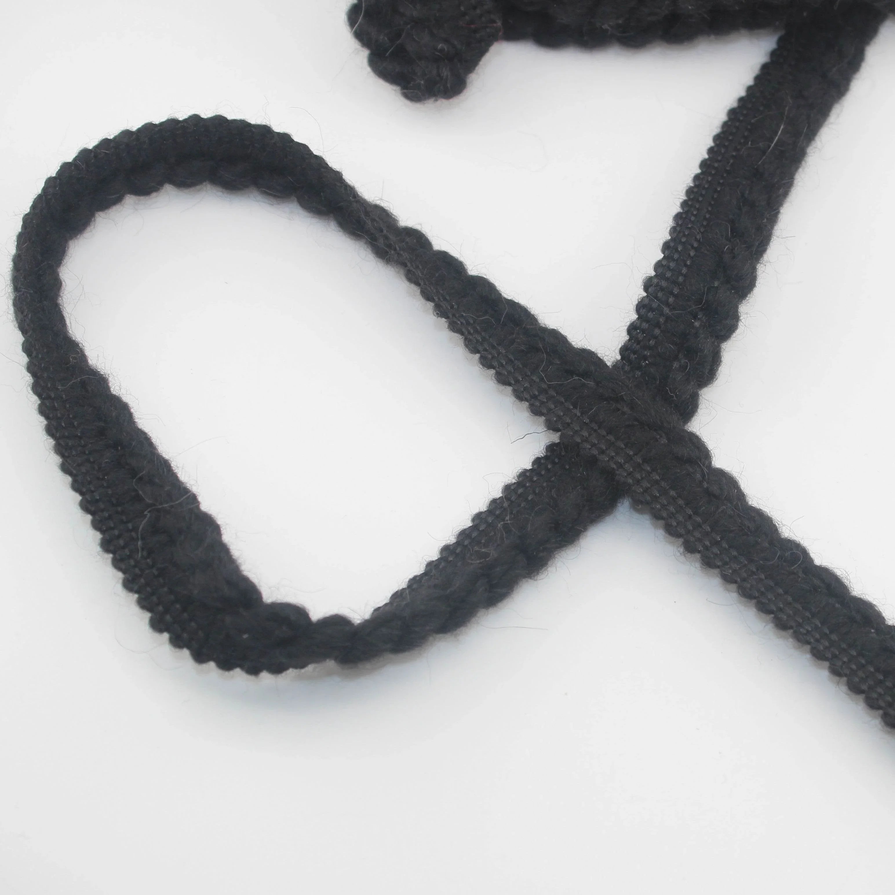 1 meter 20mm Acrylic Wooly Piping (7mm Foot with a 13mm Visible Cord) - Black - Made in Italy - ACCESSOIRES LEDUC BV