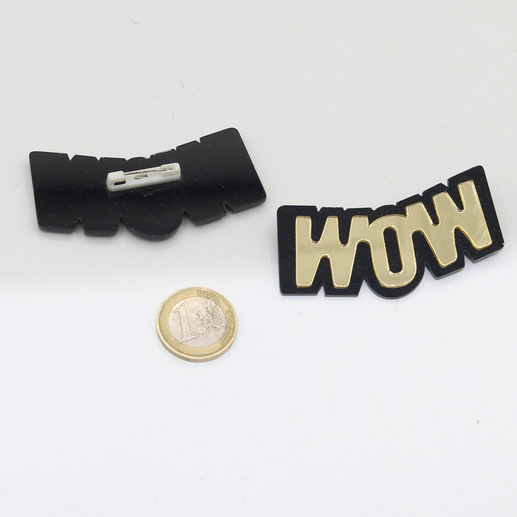 Set of 2 Plastic Metallic Brooches "WOW" with Safety Pin 6cm - ACCESSOIRES LEDUC