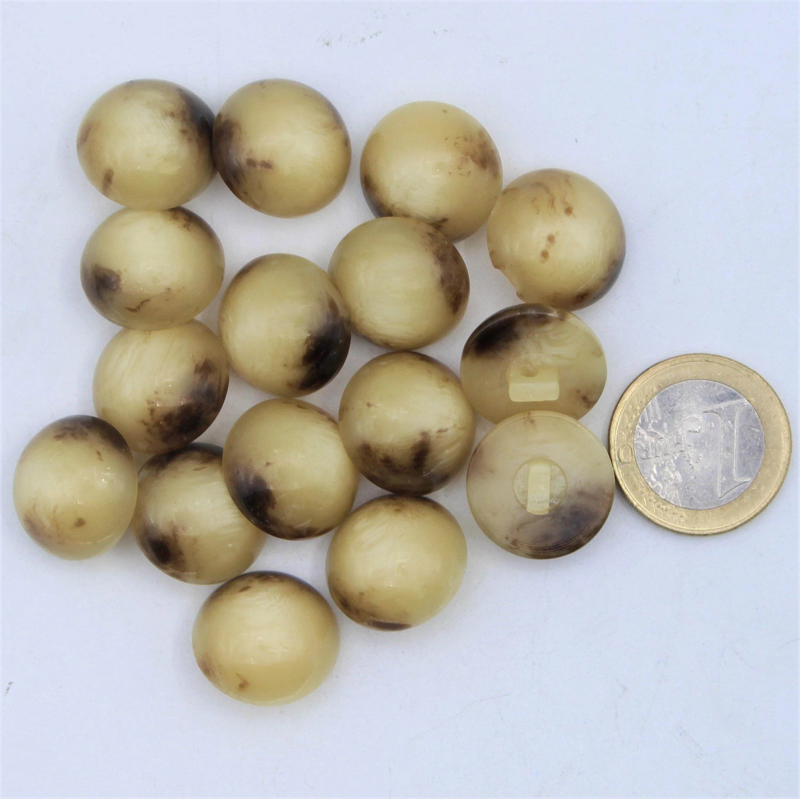 Galalith Beige Marble Shank Button #KGQ4001 - ACCESSOIRES LEDUC BV