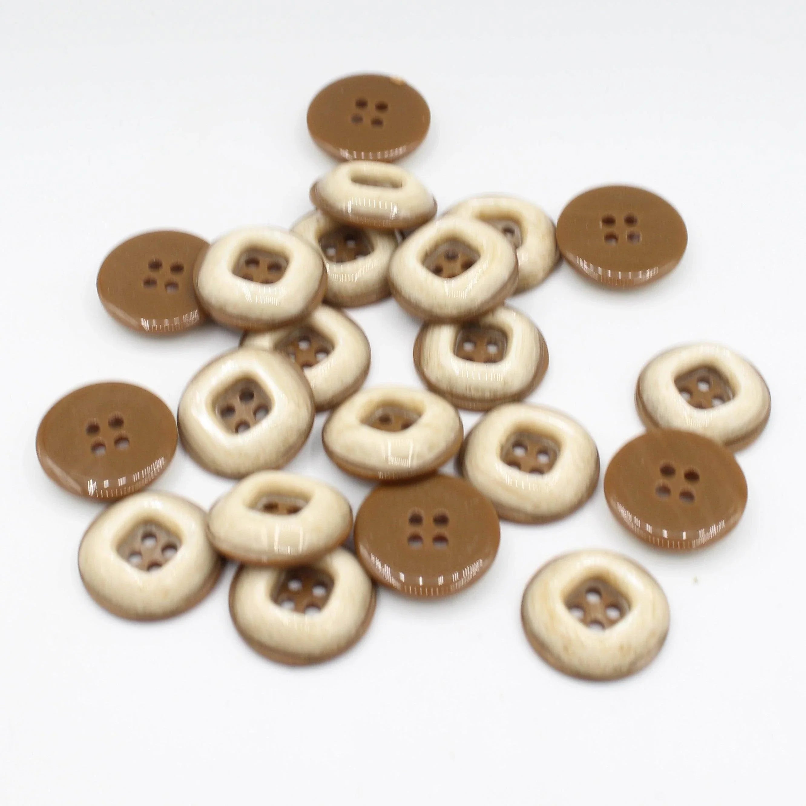 Polyester Mammoth Teeth Button 4 holes #KP44006 - ACCESSOIRES LEDUC BV