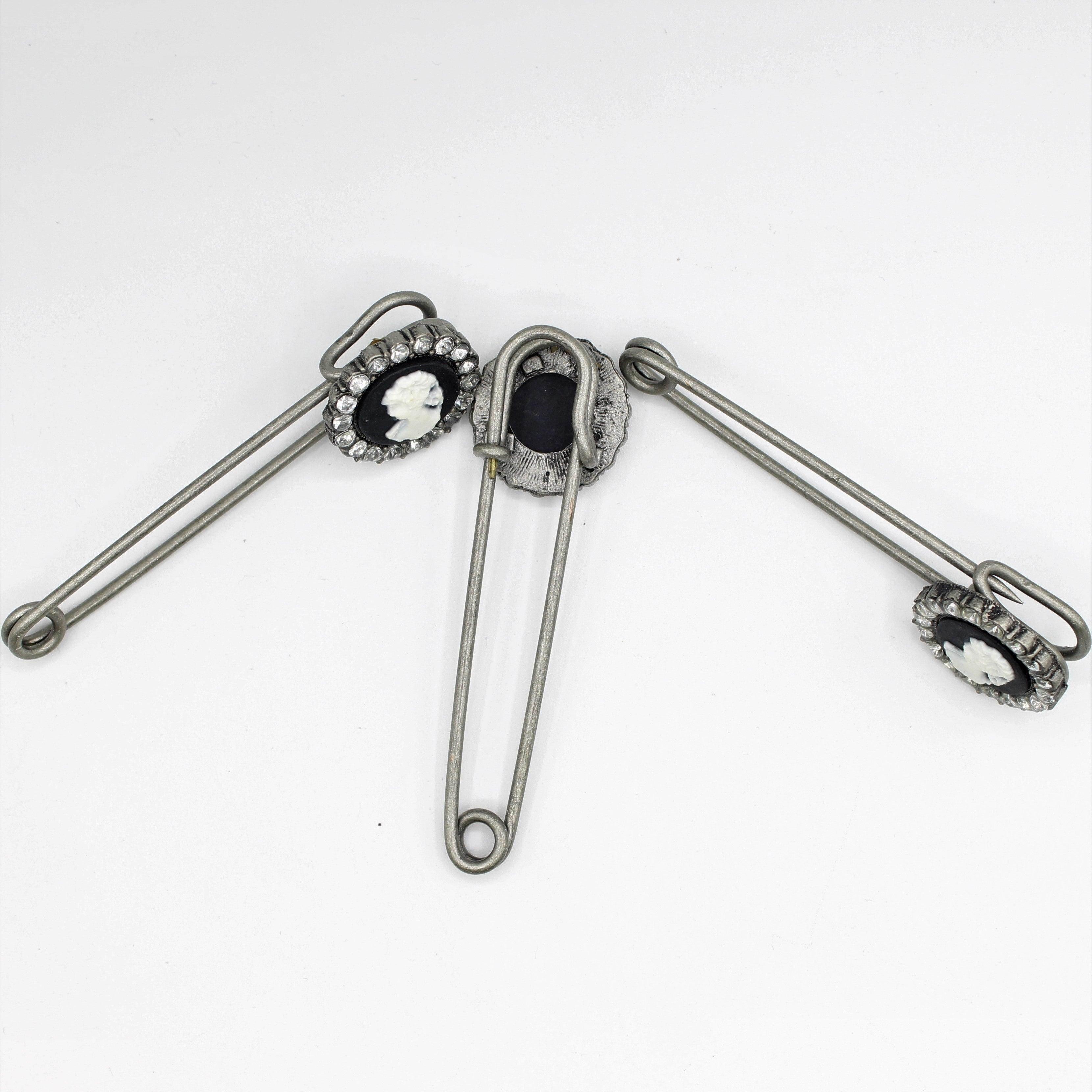 Kilt Pin with Strass (different colors) and Pattern of Lady 8cm#BRO2000 - ACCESSOIRES LEDUC BV