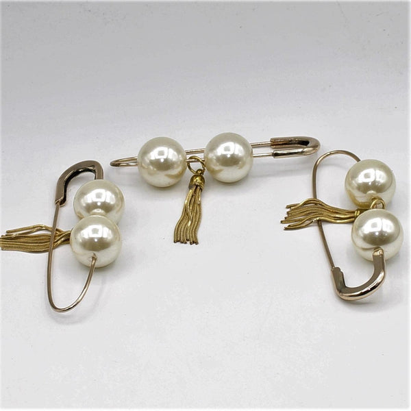 53 mm Große goldene Anstecknadel mit zwei Perlen und goldener Metallquaste - ACCESSOIRES LEDUC
