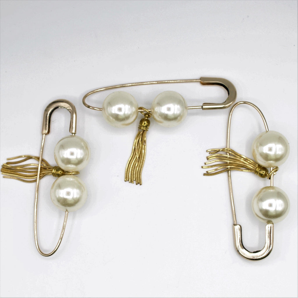 53mm Grande spilla dorata con due perle e nappina in metallo dorato - ACCESSORI LEDUC