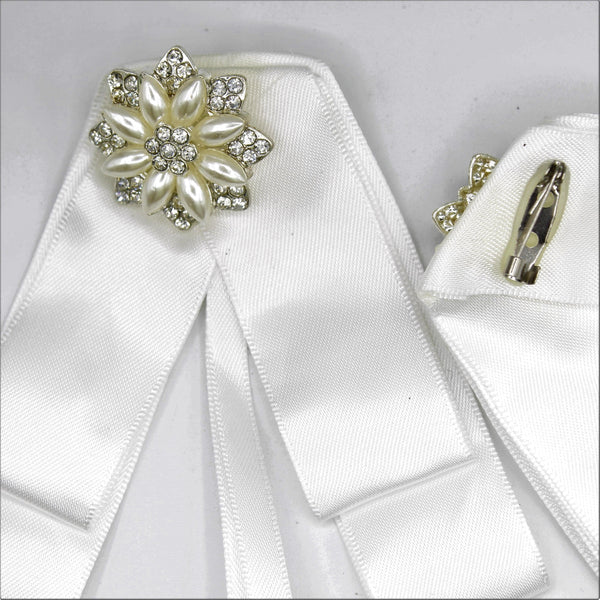 Dekorative Schleife aus weißem Band mit Strass in Blüte Silber mit Nadel - 11 cm - ACCESSOIRES LEDUC