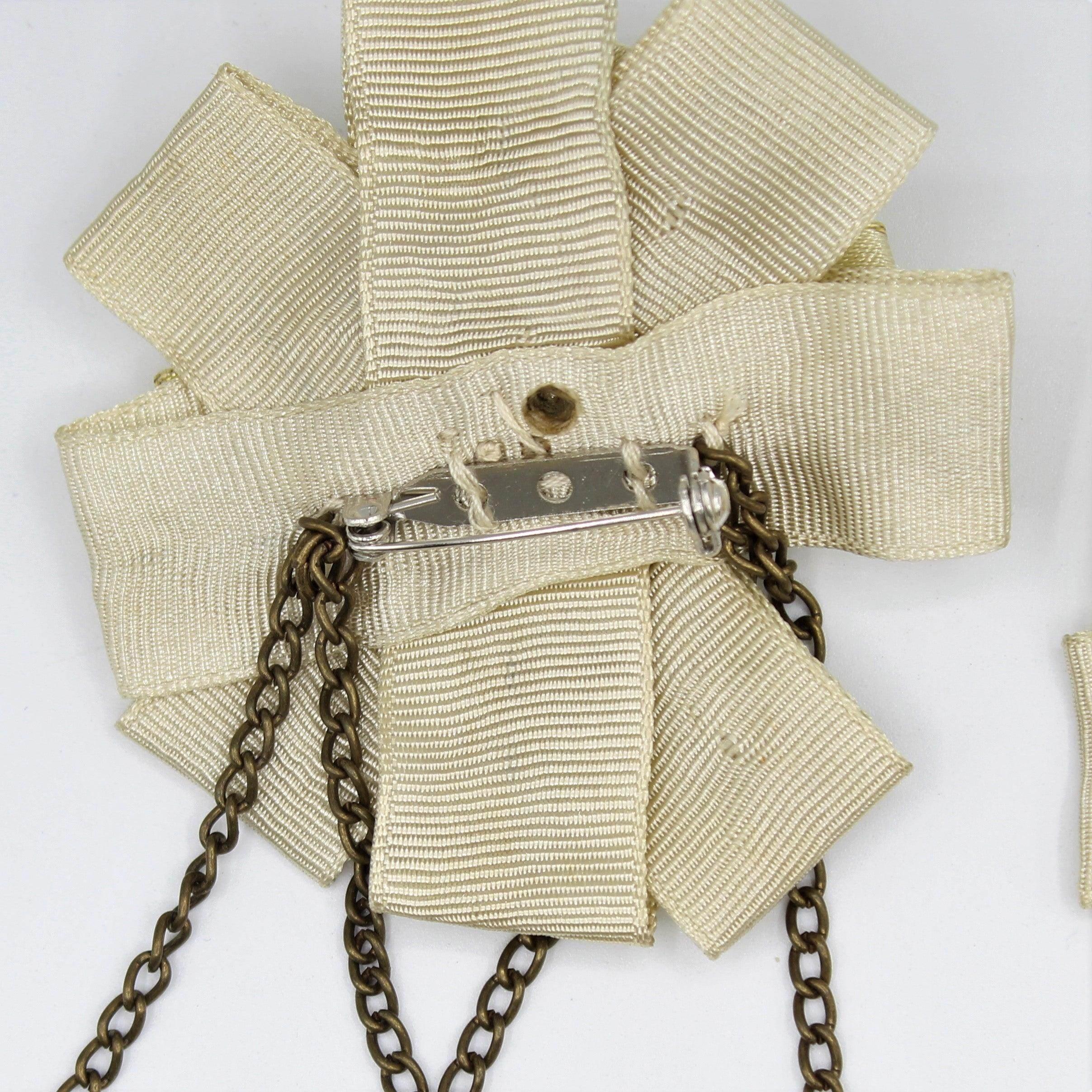 60 mm Brooches Double Flowers with Gold Edges and Safety Pin with Double chain - ACCESSOIRES LEDUC BV