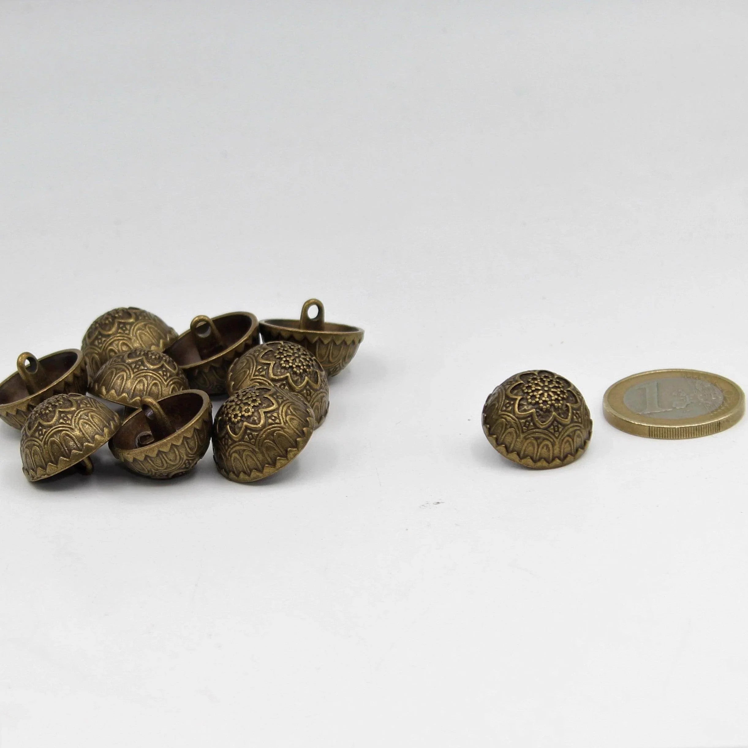 Vintage Metal Zamac Shank Button with Flower Pattern 15,18,20 and 23mm - ACCESSOIRES LEDUC BV