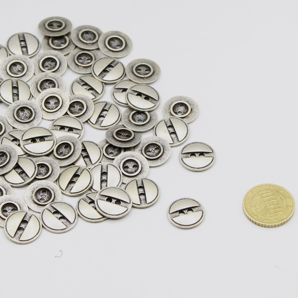 18mm- Thin Metal Zamak BUTTONS with two Holes, colour Old Silver #KZ2100 - ACCESSOIRES LEDUC BV