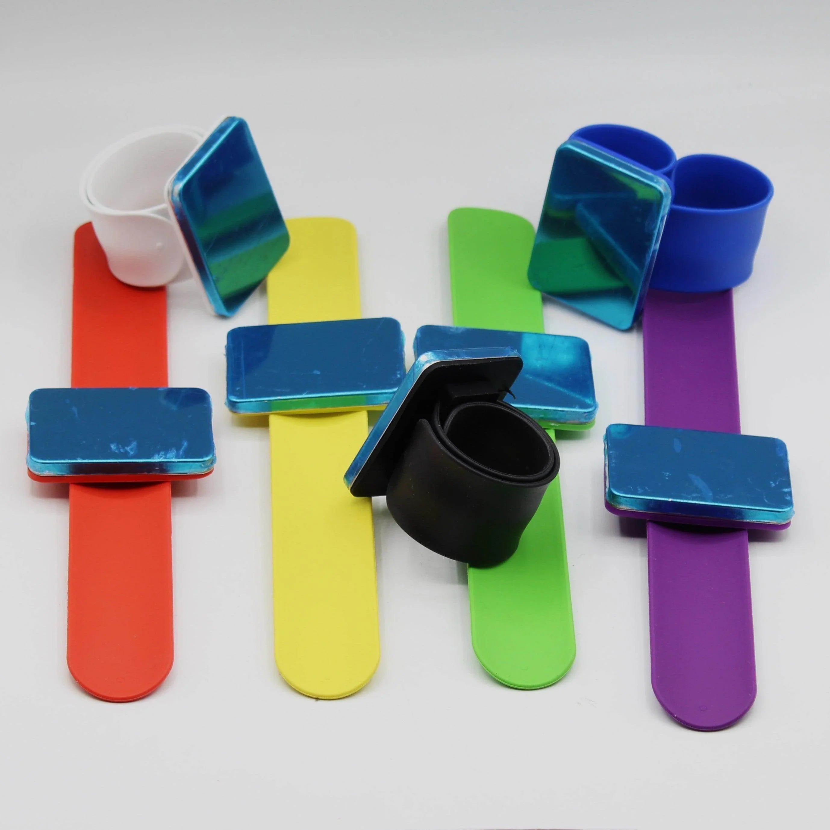 Multicolor Magnetic Bracelet, Sewing Pin Holder, Watchband Magnet, Pin Keeper, Wrist Pin Cushion, Sewing and Knitting Accessory - ACCESSOIRES LEDUC BV