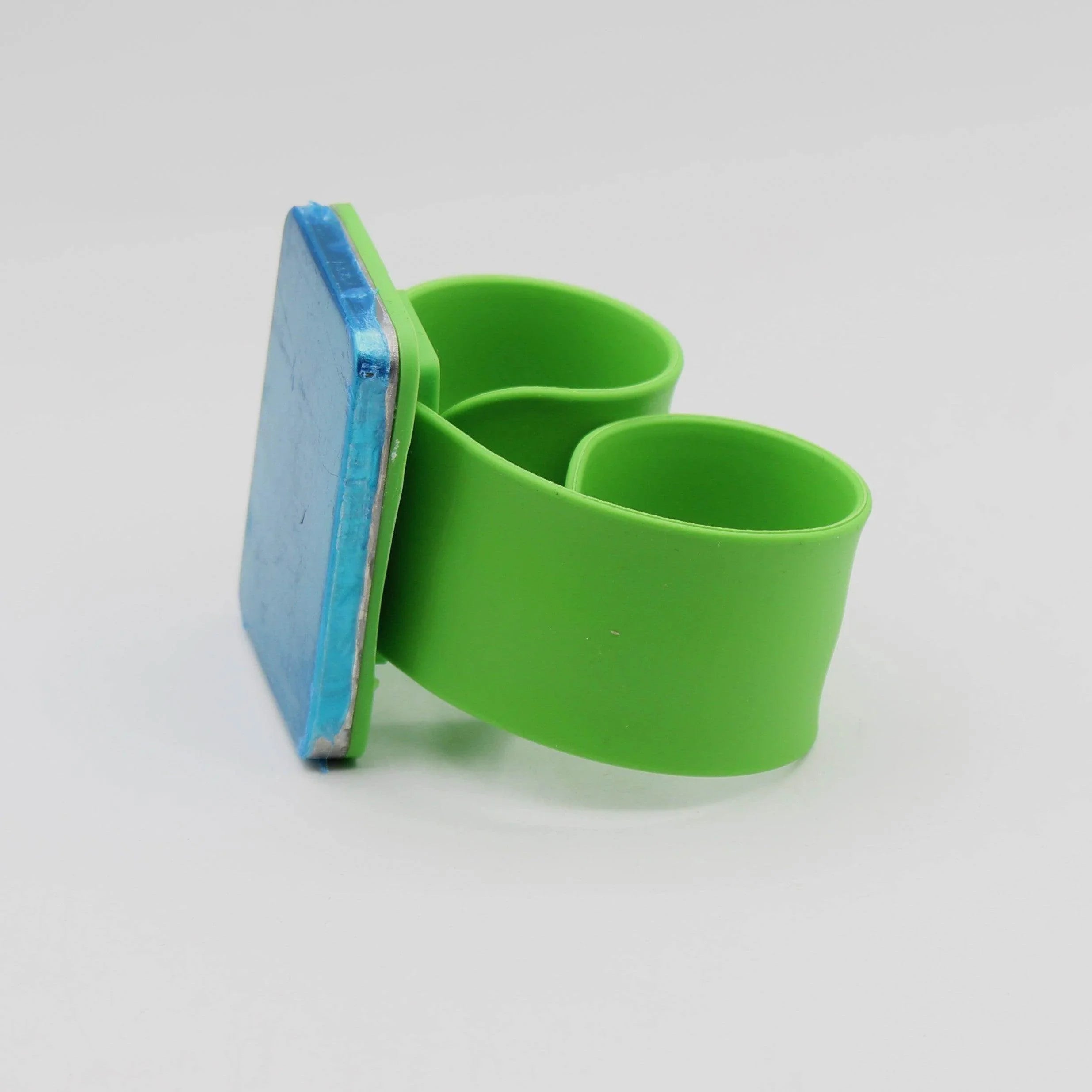 Multicolor Magnetic Bracelet, Sewing Pin Holder, Watchband Magnet, Pin Keeper, Wrist Pin Cushion, Sewing and Knitting Accessory - ACCESSOIRES LEDUC BV