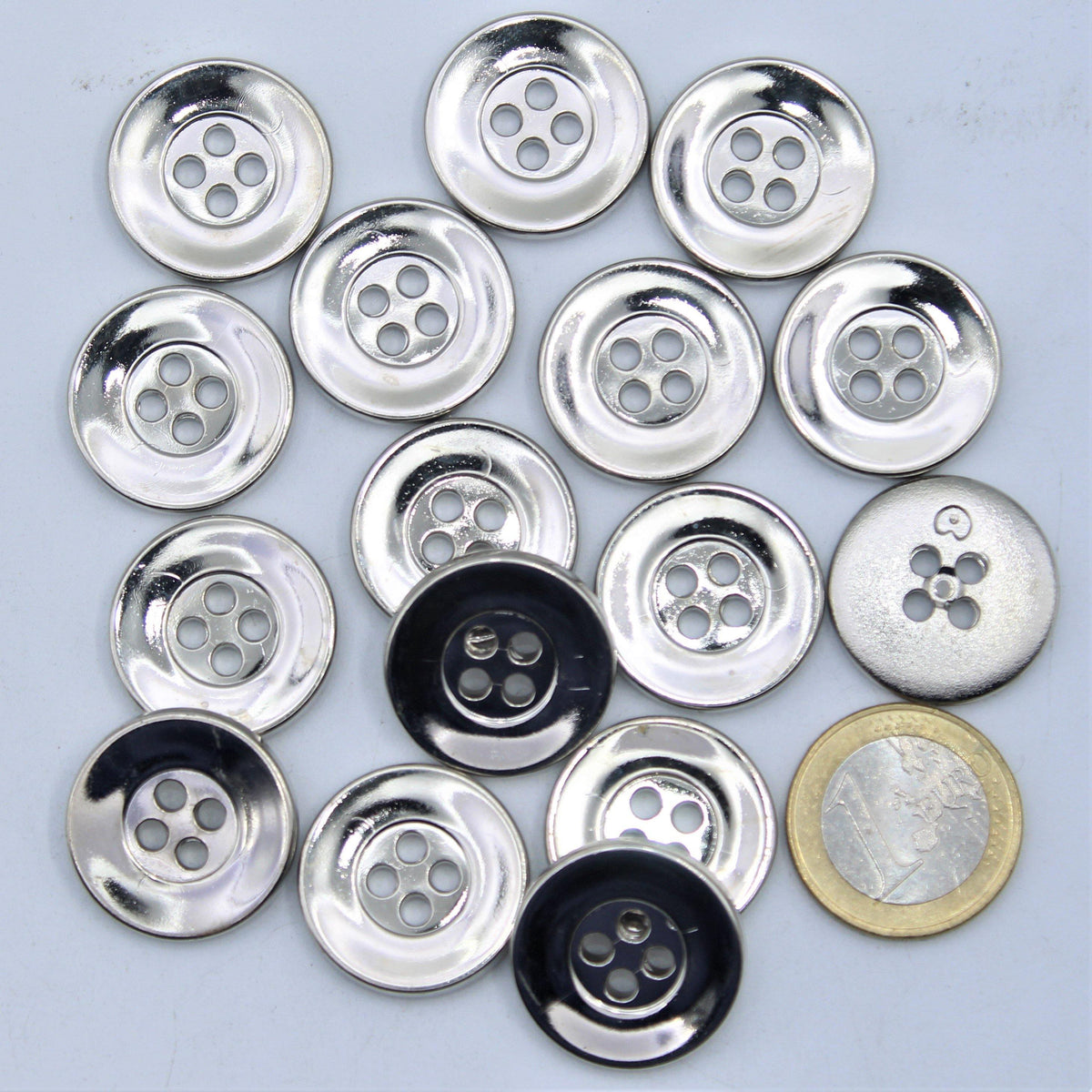 Classic Metal 4 Holes Button #KM44003 - ACCESSOIRES LEDUC