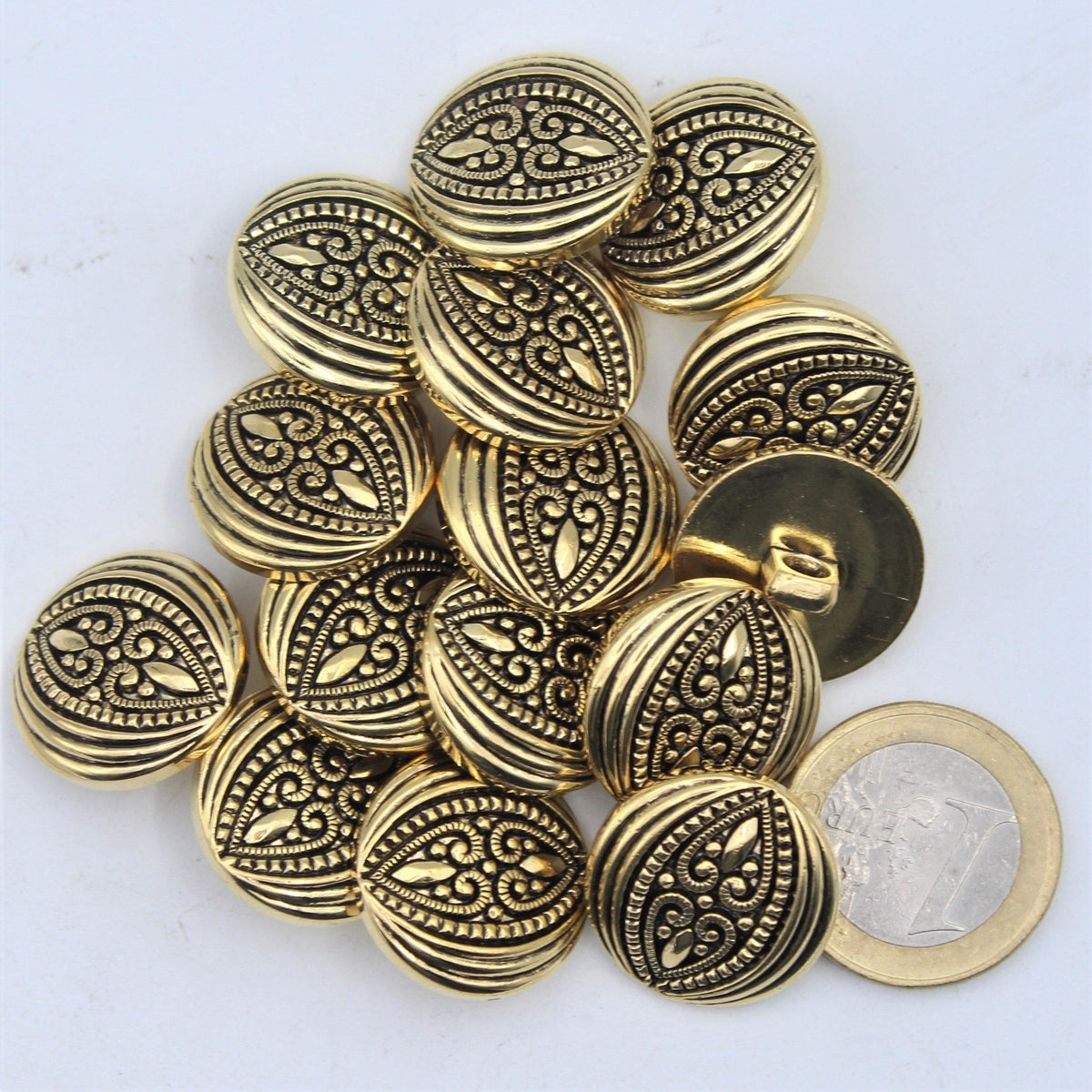 Gold Metal Shank Button with Spade Pattern #KMQ4002 - ACCESSOIRES LEDUC