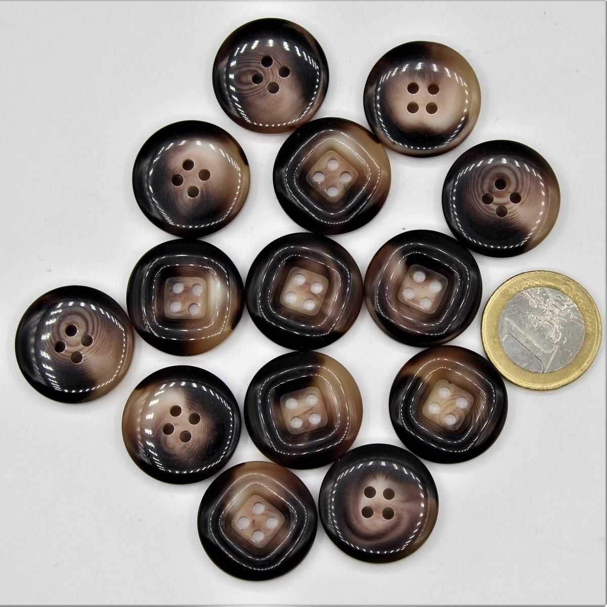 Polyester Marble Button 2 Colors Brown 4 Holes #KP44001 - ACCESSOIRES LEDUC BV