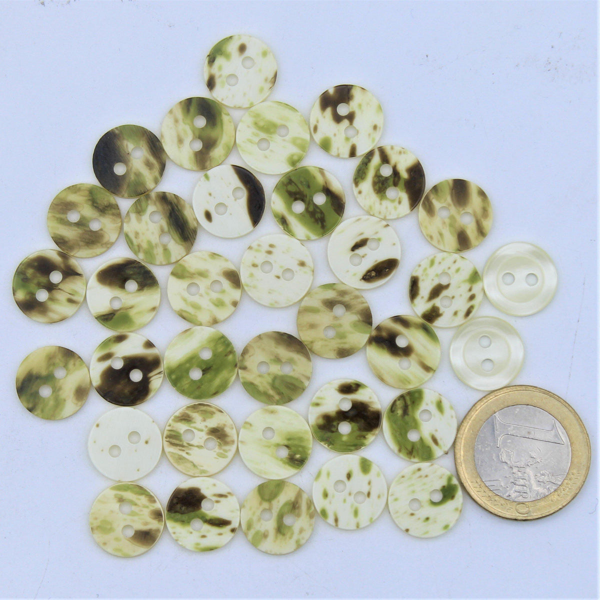 Polyester Green Camo Button 4 holes  #KP44003 - ACCESSOIRES LEDUC